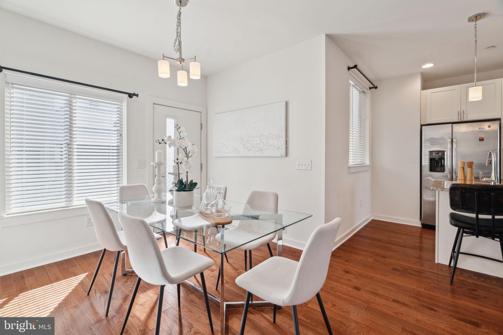 EAST KENSINGTON - Residential