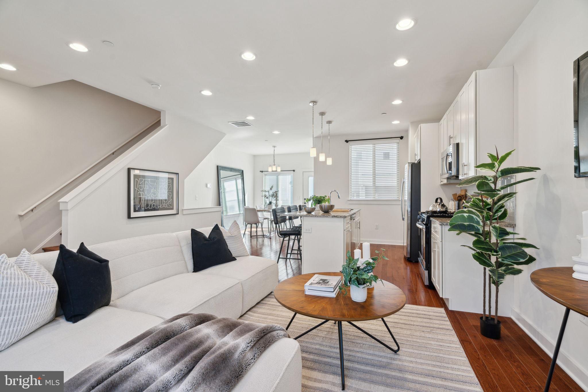 EAST KENSINGTON - Residential