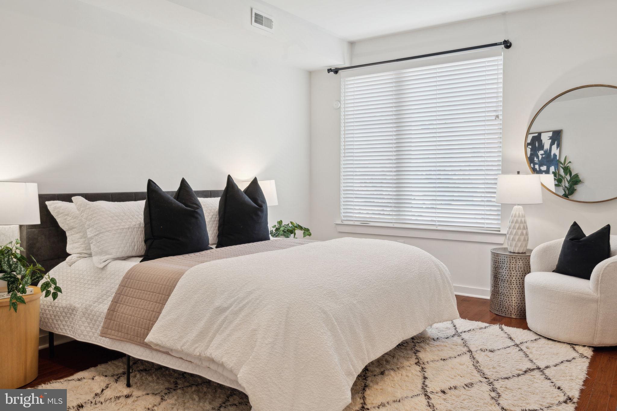 EAST KENSINGTON - Residential