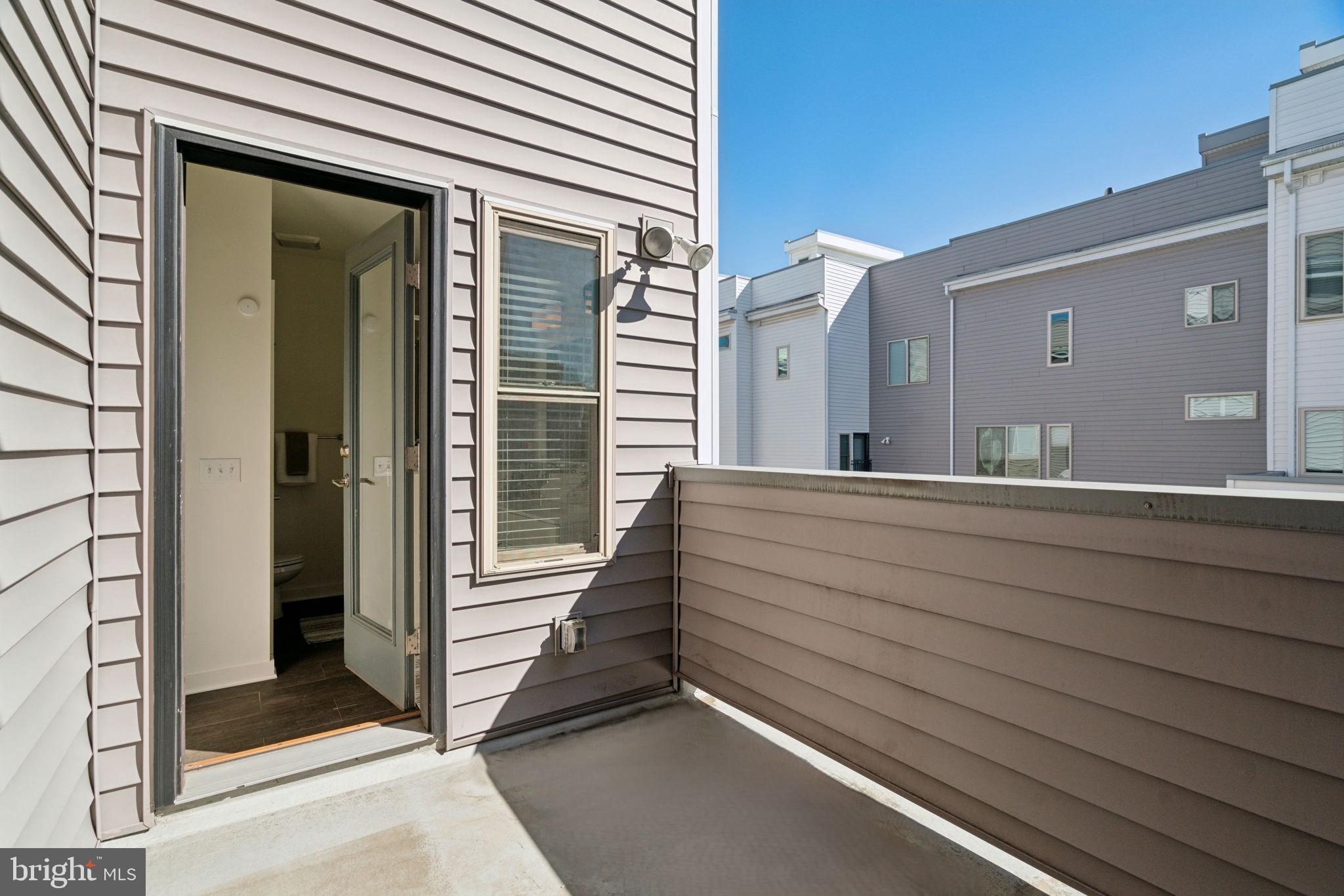 EAST KENSINGTON - Residential