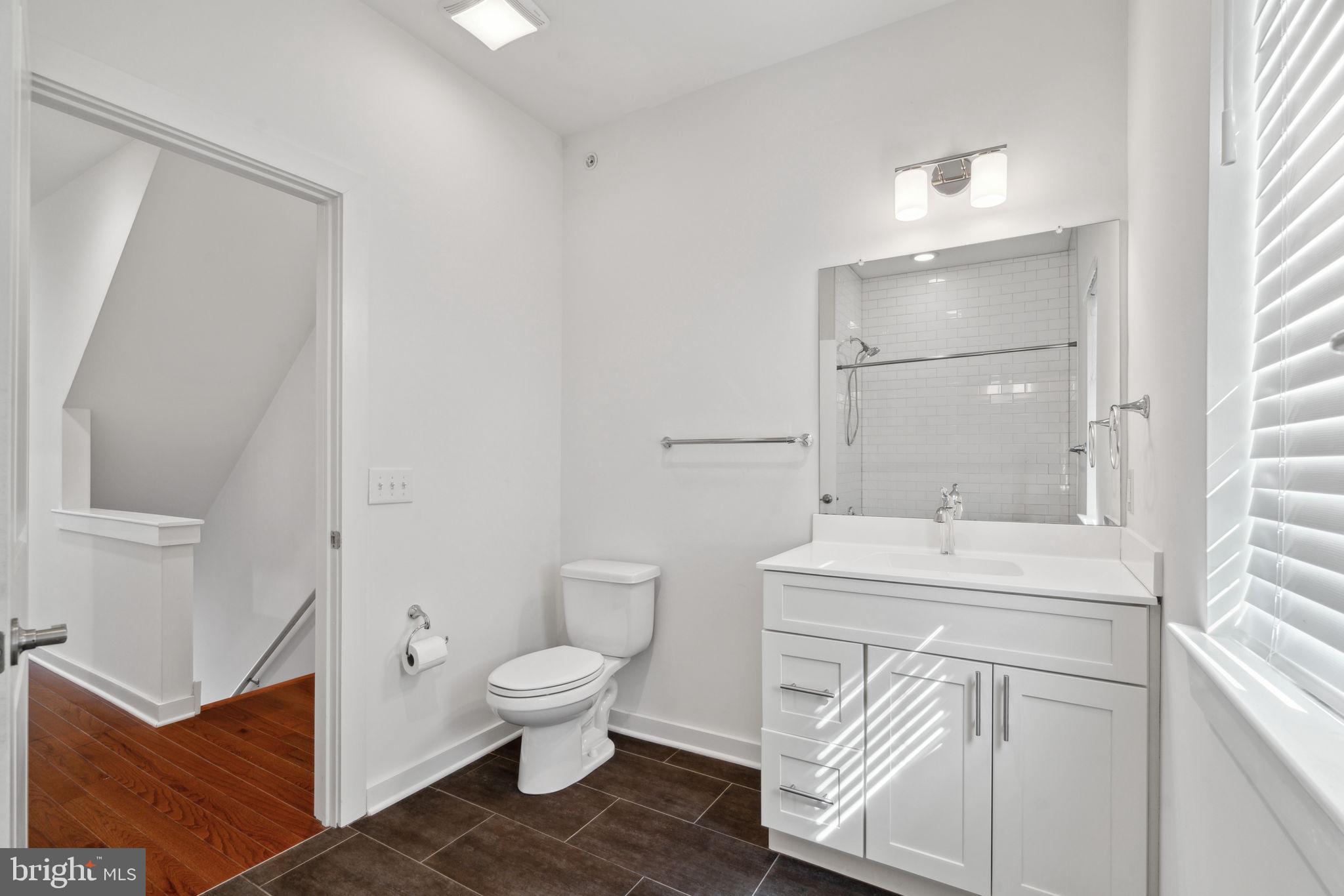 EAST KENSINGTON - Residential