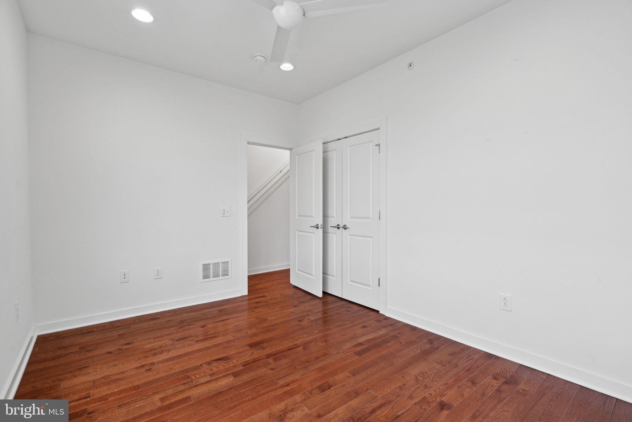 EAST KENSINGTON - Residential