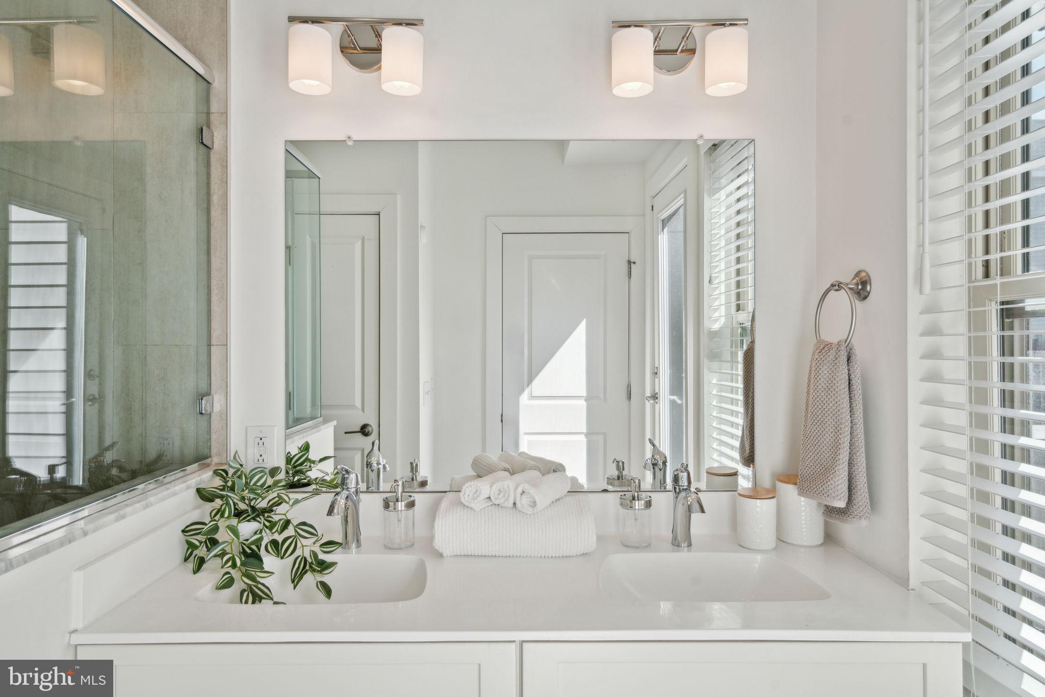 EAST KENSINGTON - Residential