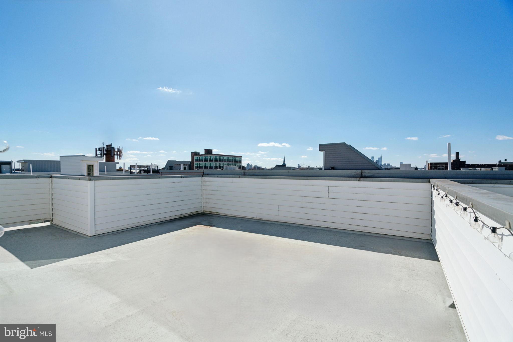 EAST KENSINGTON - Residential