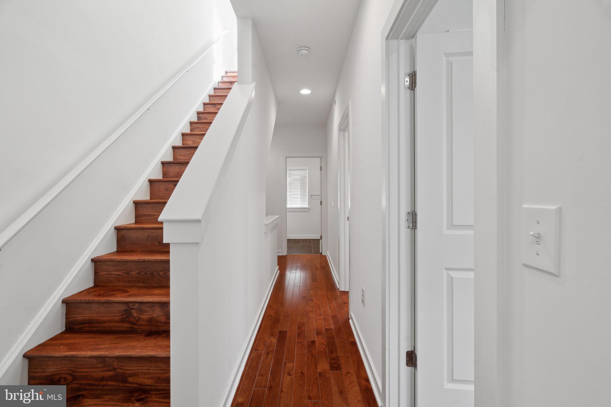 EAST KENSINGTON - Residential