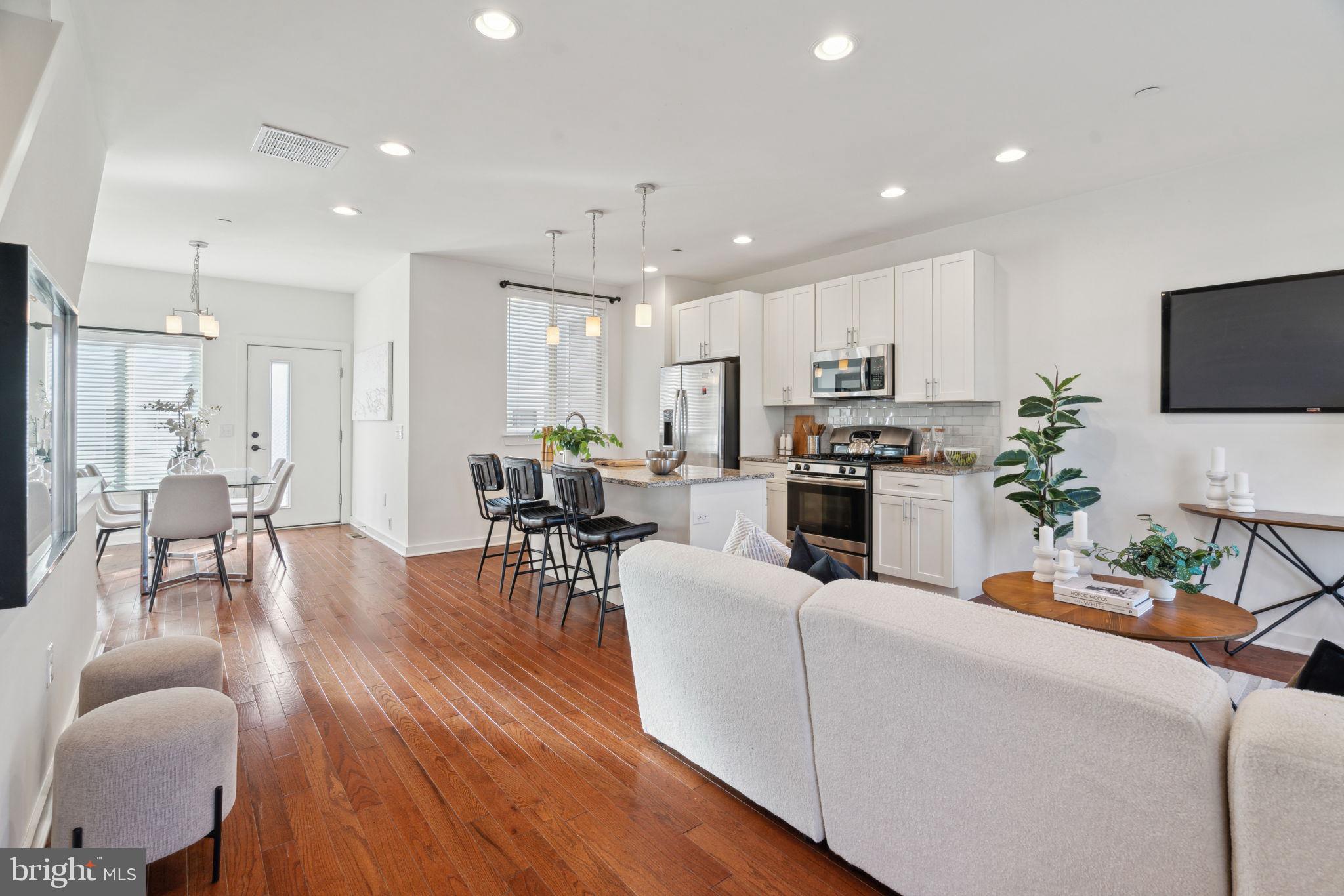 EAST KENSINGTON - Residential