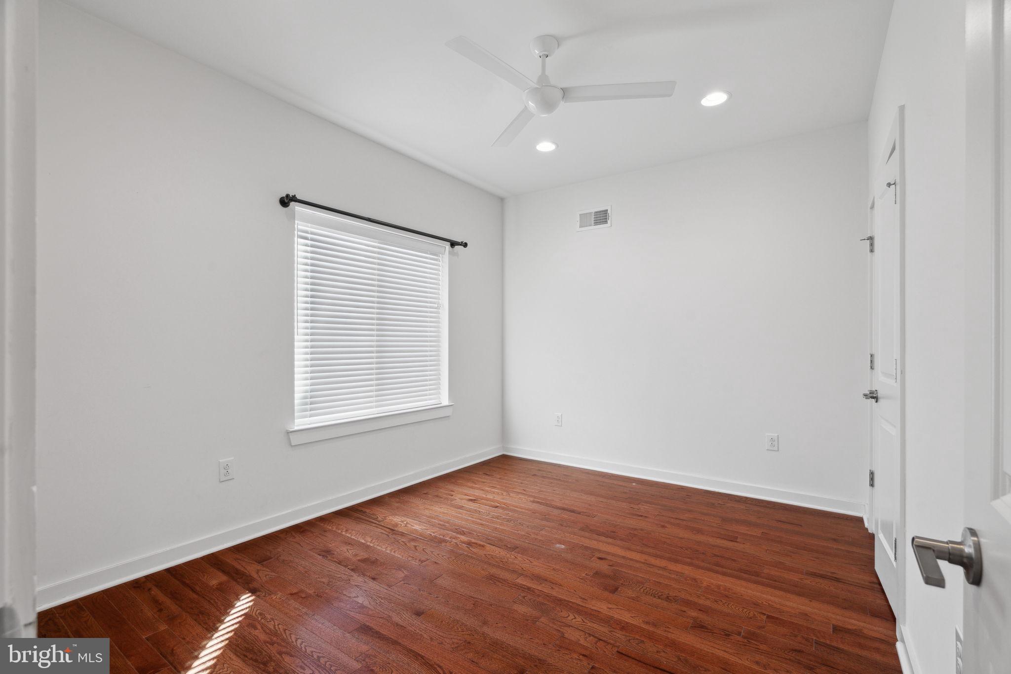 EAST KENSINGTON - Residential