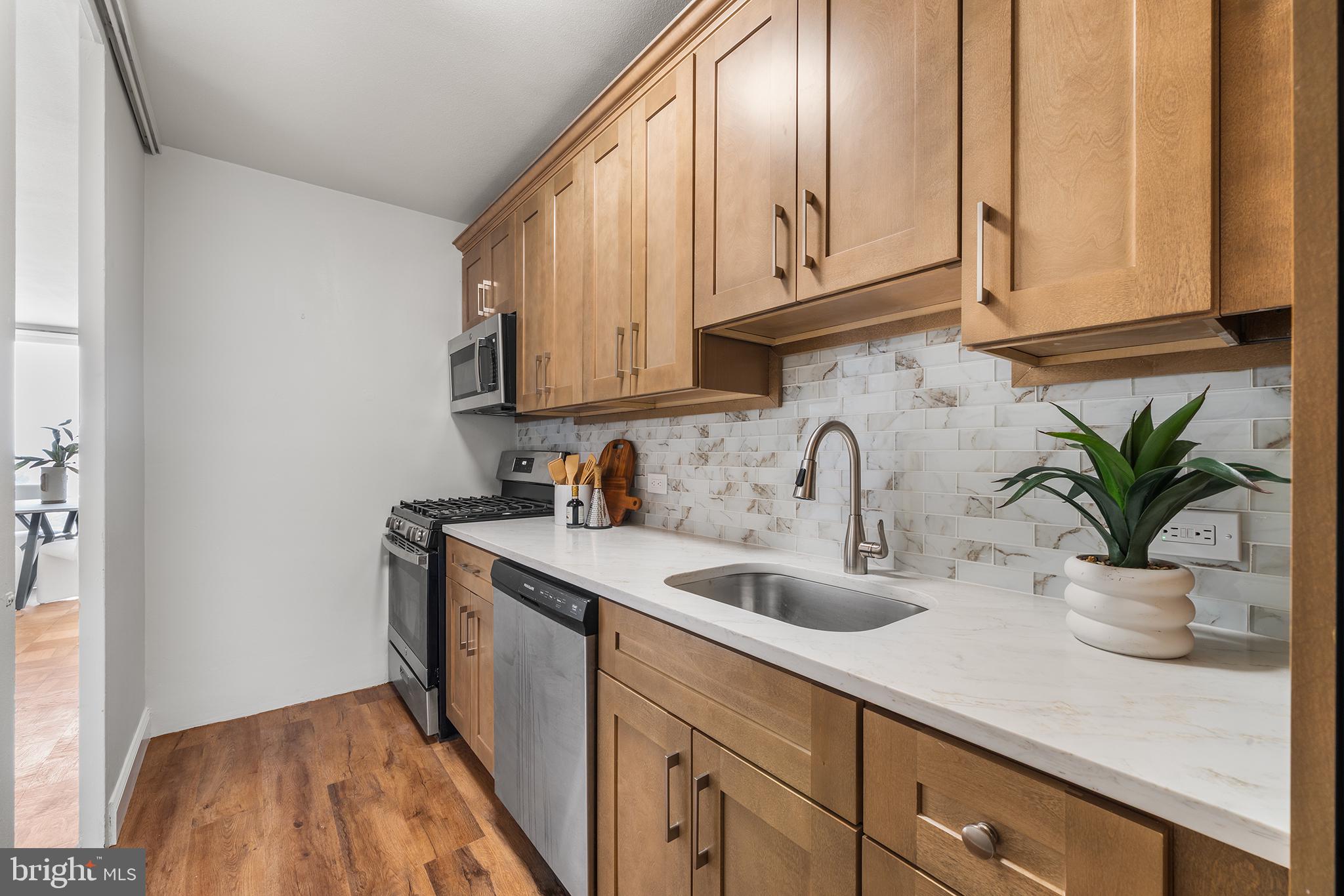SOCIETY HILL - Residential