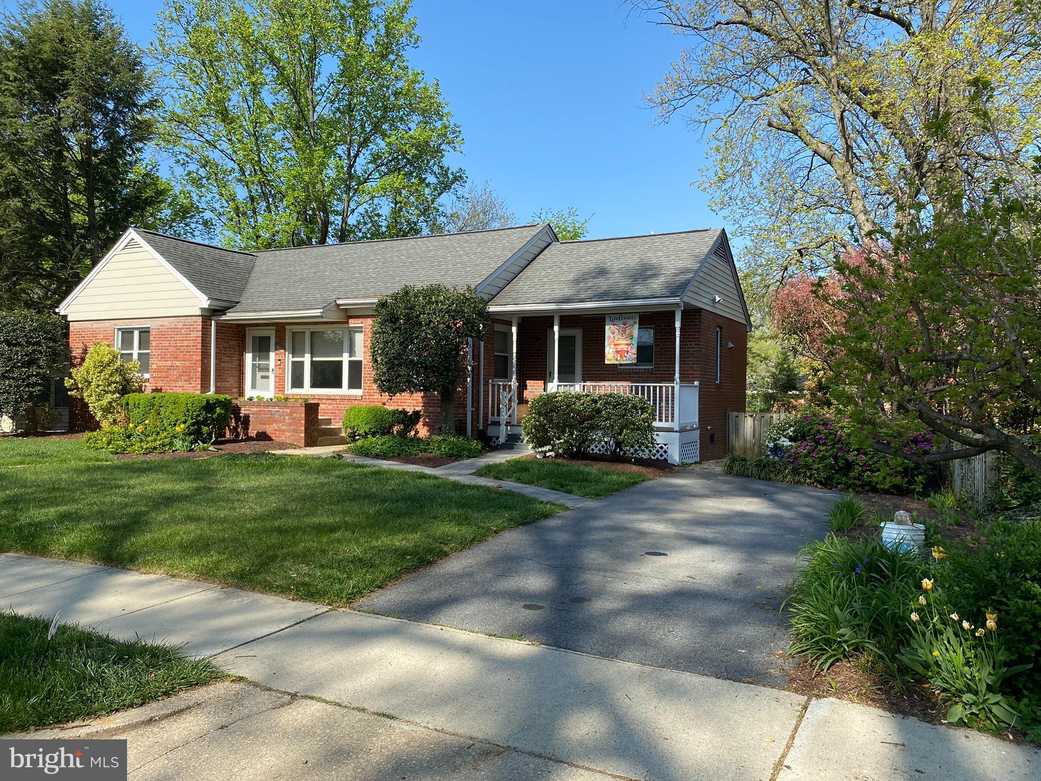 COUNTRY CLUB PARK - Residential Lease