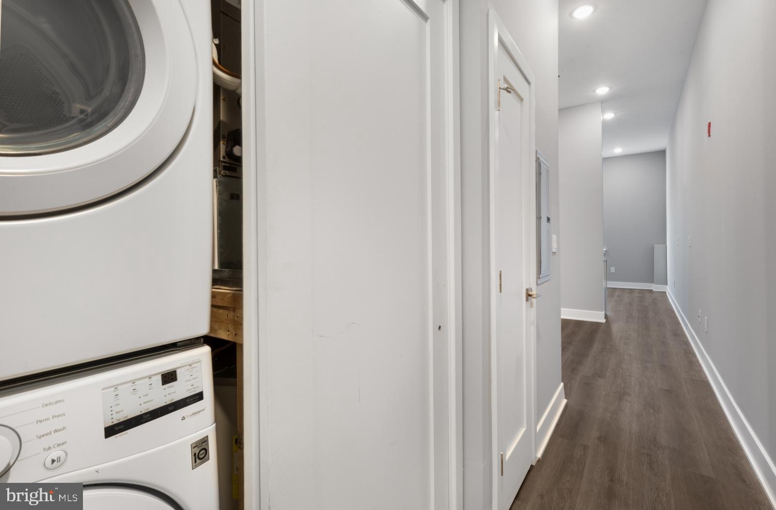 NORRIS SQUARE - Residential Lease