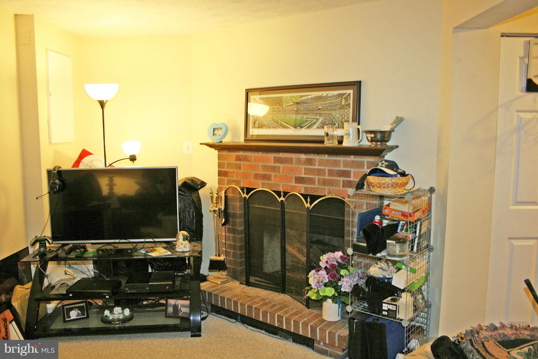 GUNNERS LAKE VILLAGE - Residential Lease