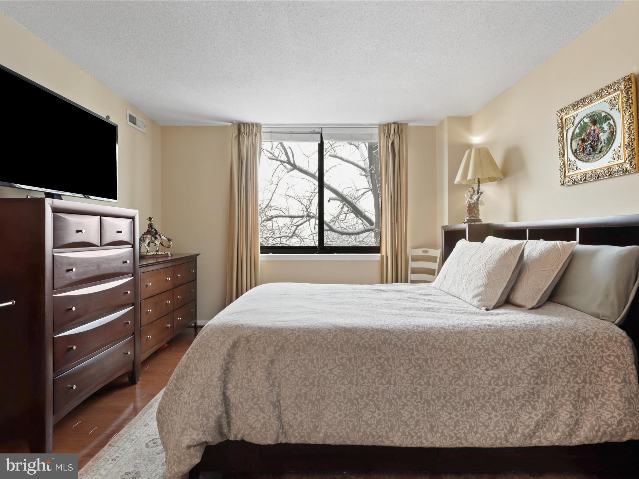 SKYLINE SQUARE CONDO - Residential