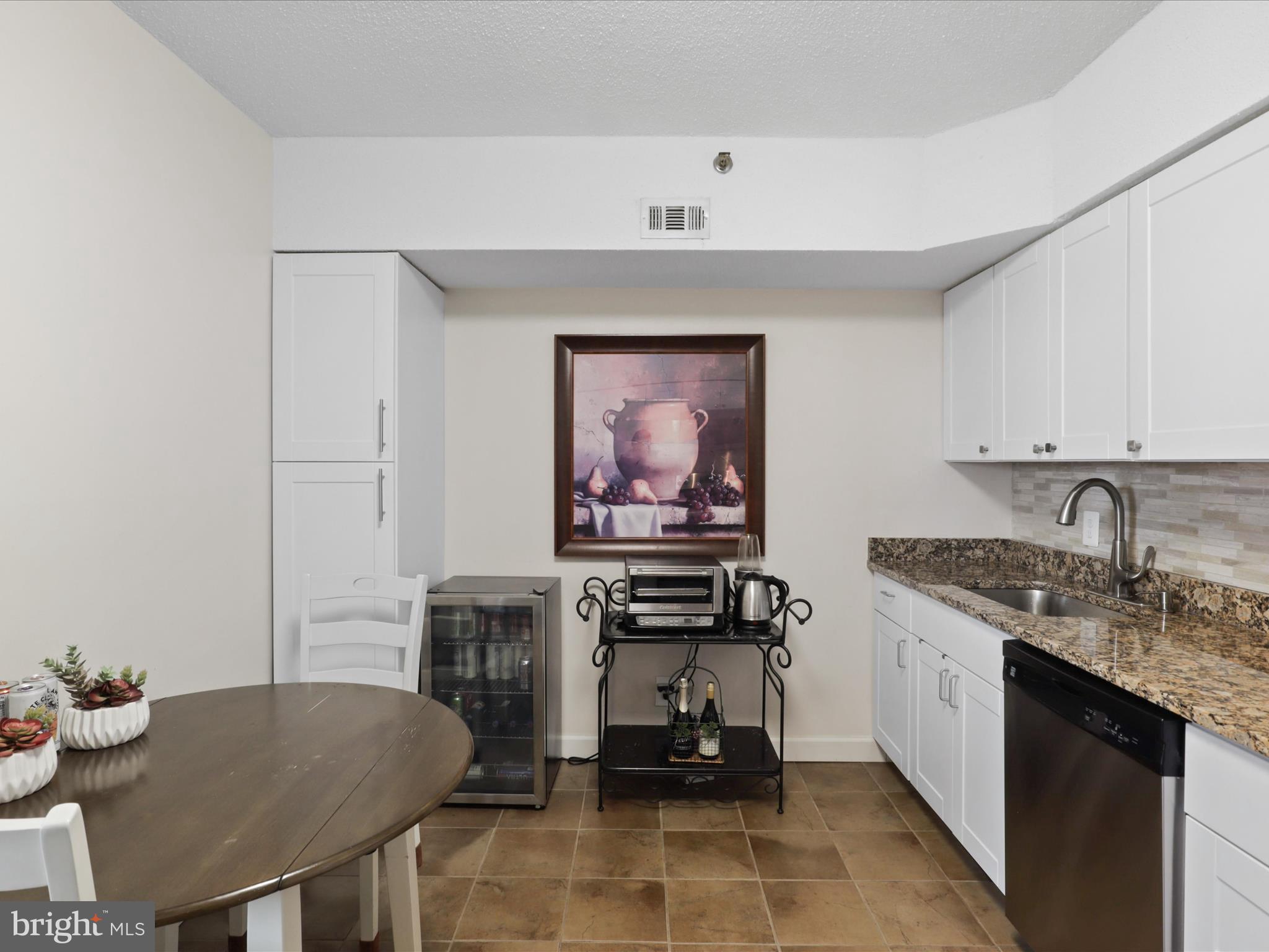 SKYLINE SQUARE CONDO - Residential