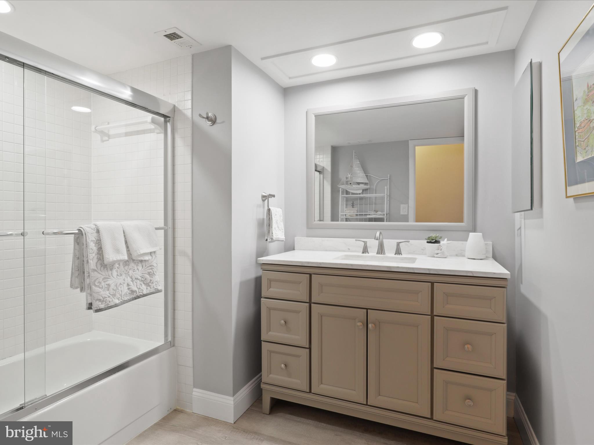 SKYLINE SQUARE CONDO - Residential