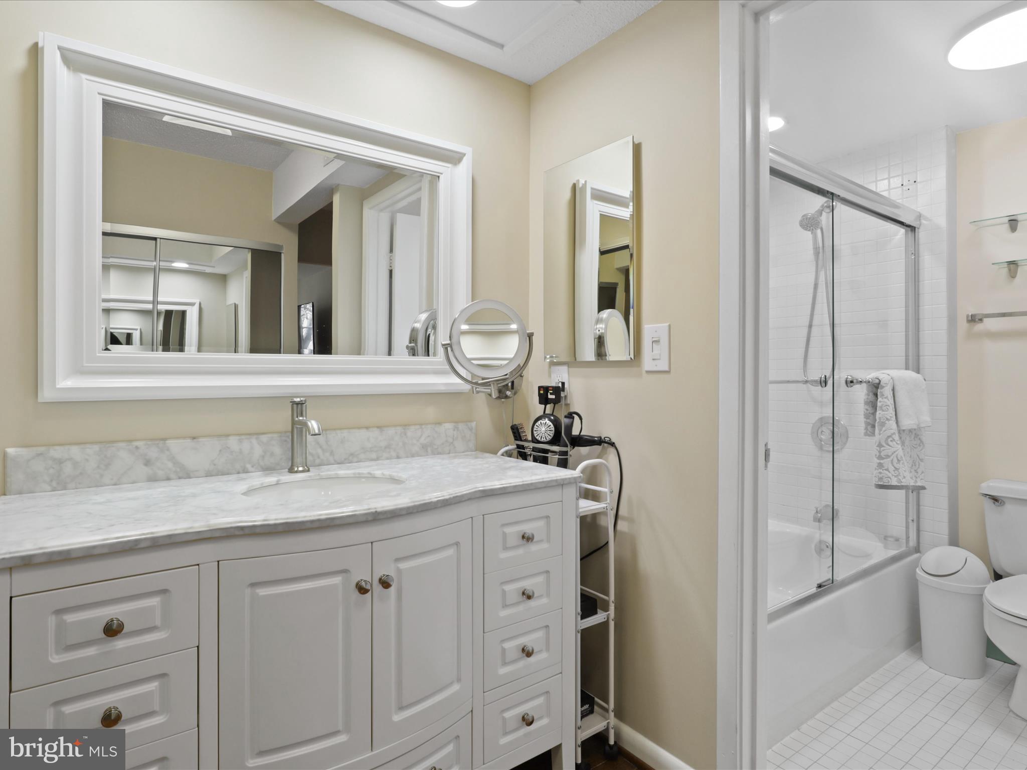 SKYLINE SQUARE CONDO - Residential