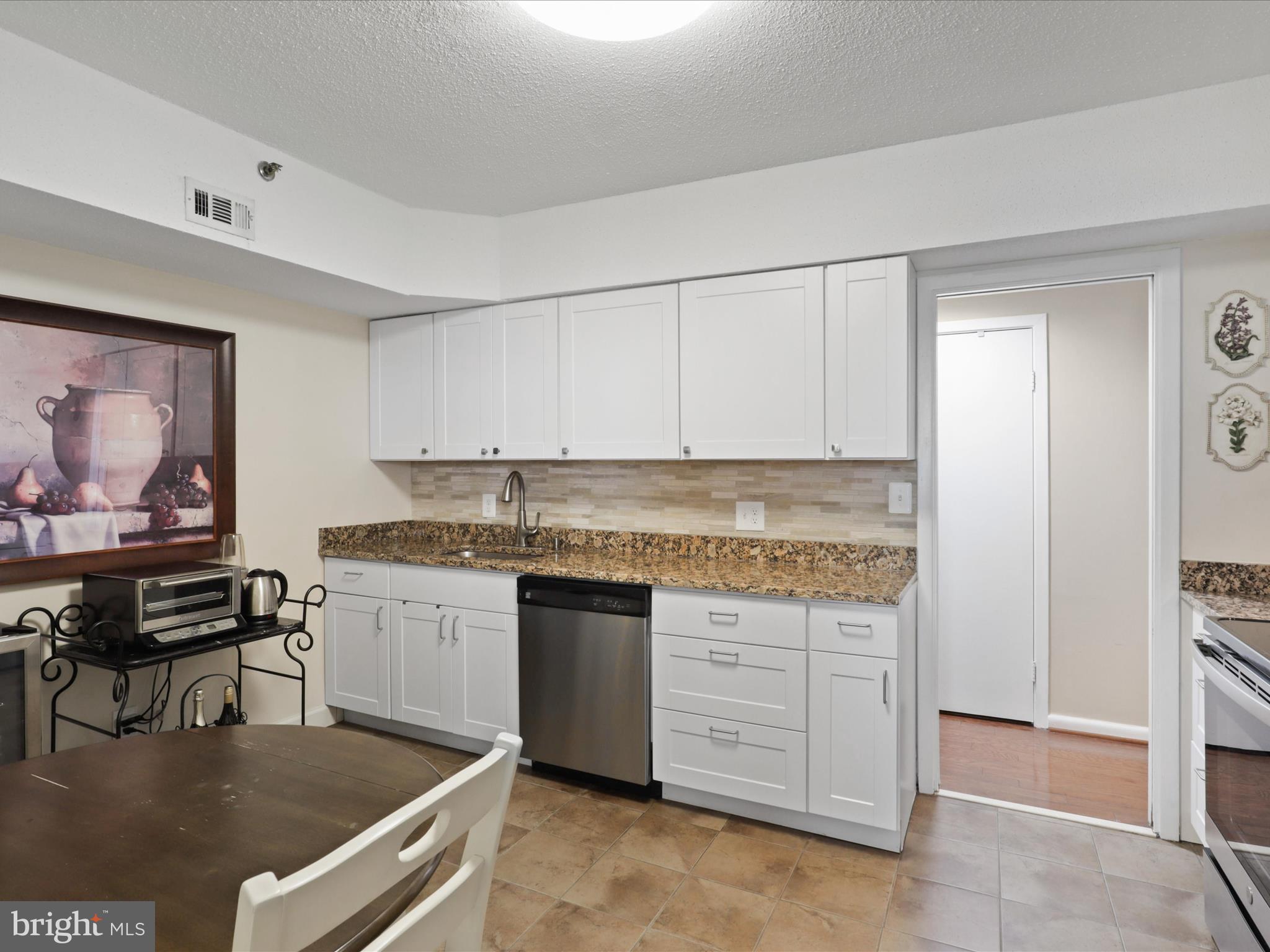 SKYLINE SQUARE CONDO - Residential