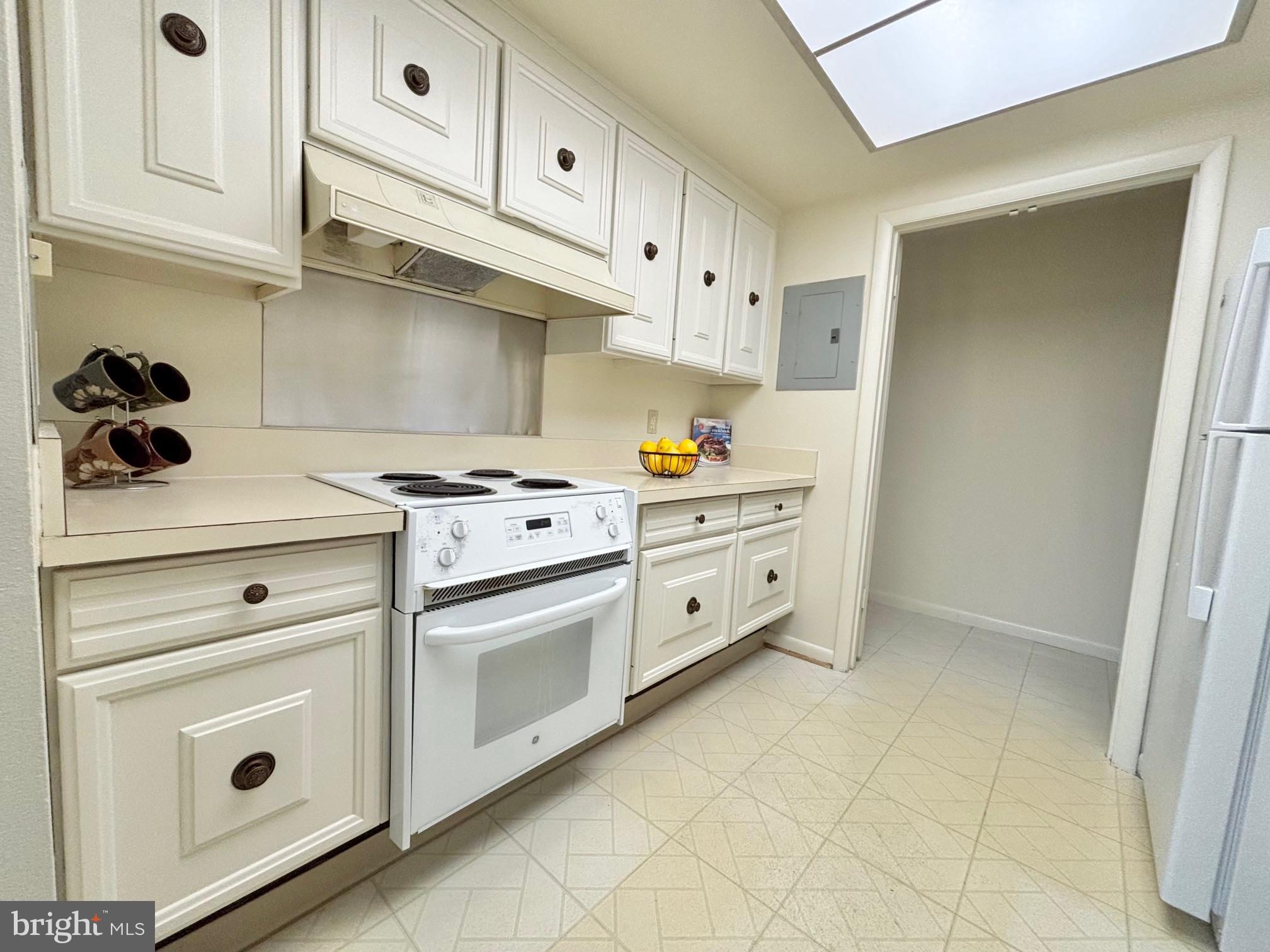 LEISURE WORLD - Residential