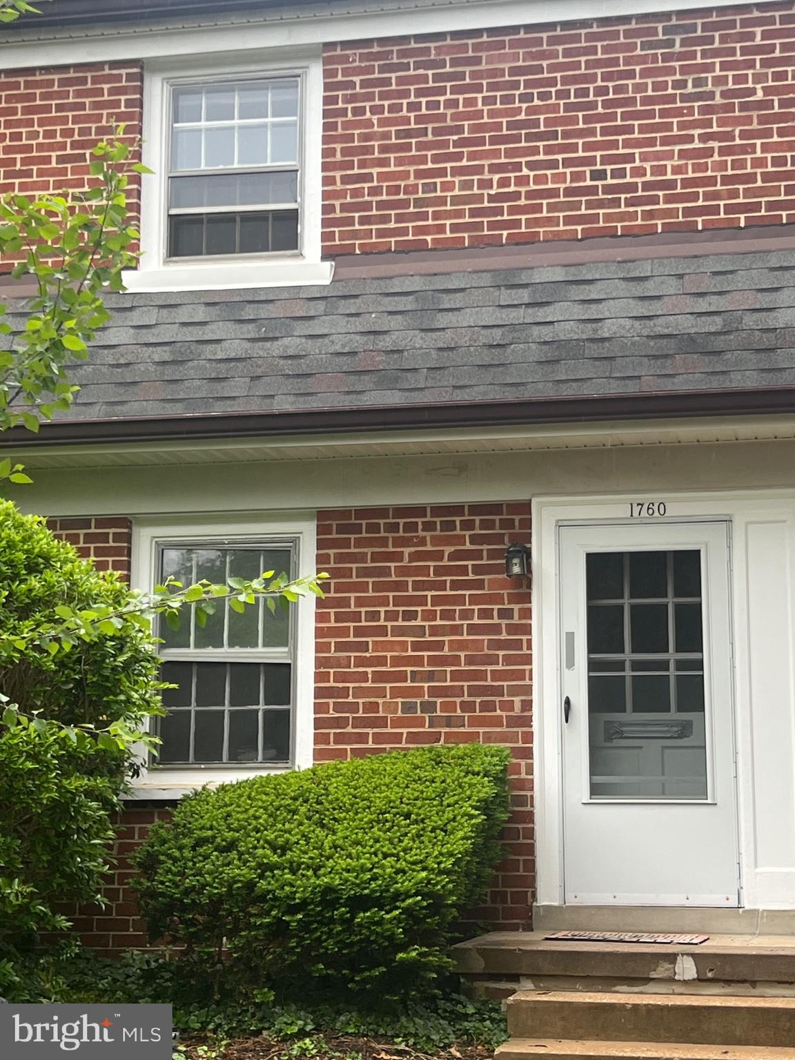 Beautiful 2-level townhouse condo located in the heart of Silver Spring just minutes from the Washington Metro Red Line and only a block from the bus line for unbeatable convenience. This well-located home features 2 spacious bedrooms, 1 full bathroom, a large living room, separate dining room, and both front and rear entrances with a rear outdoor space perfect for relaxing or entertaining. Enjoy the comfort of central AC and heat along with the convenience of a parking lot.
Priced to sell with neighborhood comps over $300K+! Fantastic opportunity for a first-time buyer, investor, or anyone looking to own in a rapidly growing area. Ideally situated near shopping, parks, dining, and the new Purple Line, while still being close to the Metro Red Line and just minutes from the Washington line. Incredible location with easy access to everything the DC metro area has to offer!
