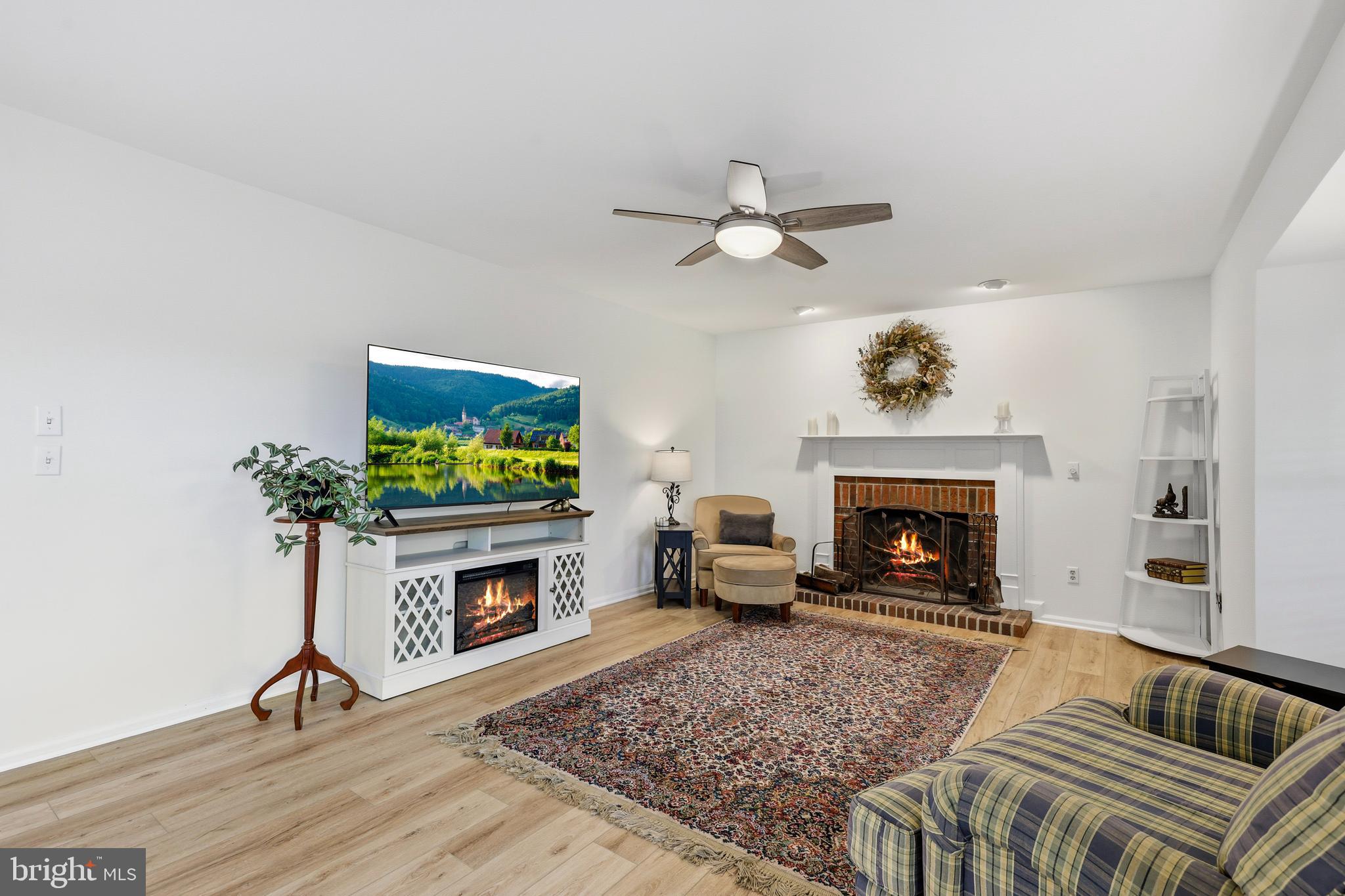 VILLAGES OF PURCELLVILLE - Residential