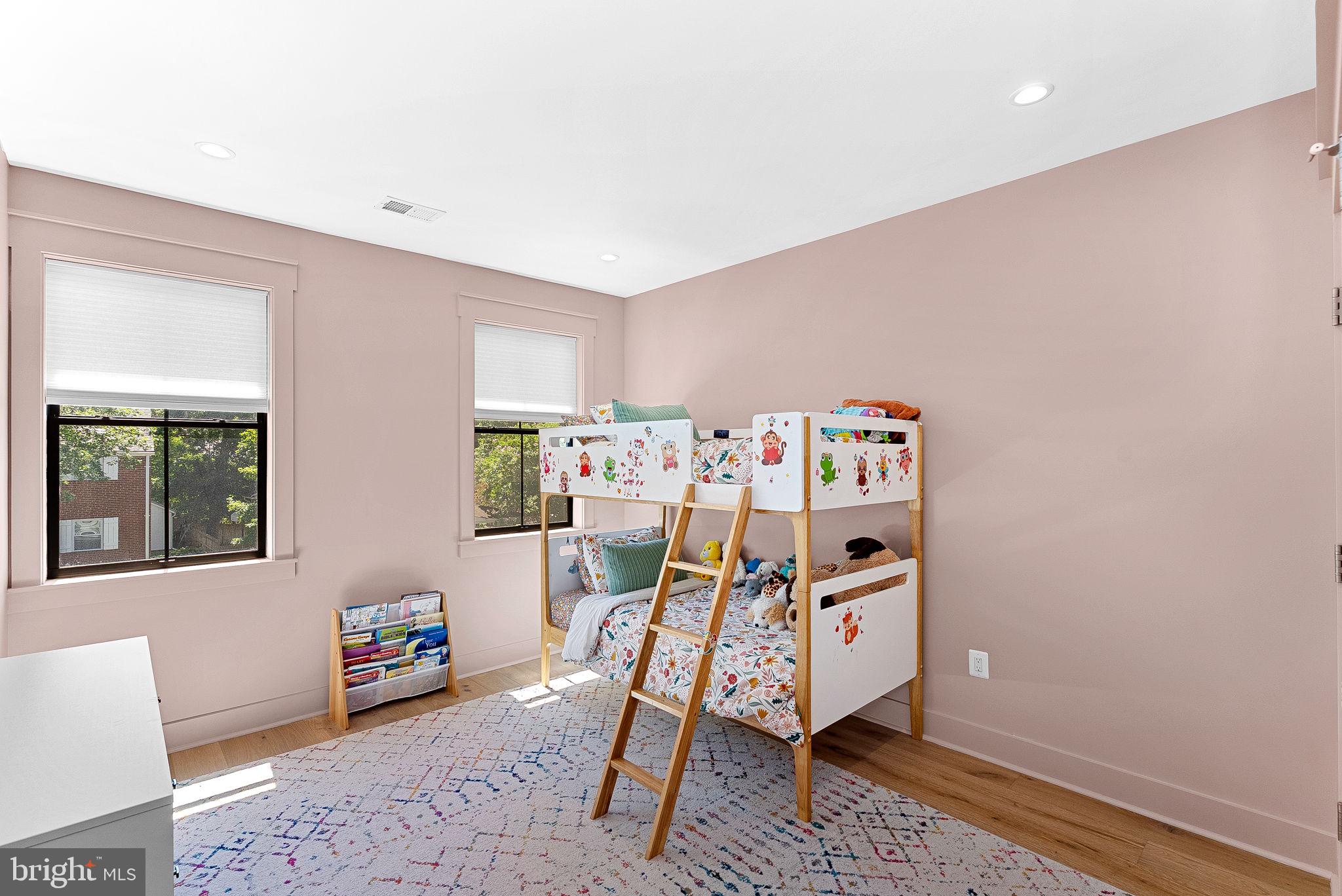 ARLINGTON FOREST - Residential