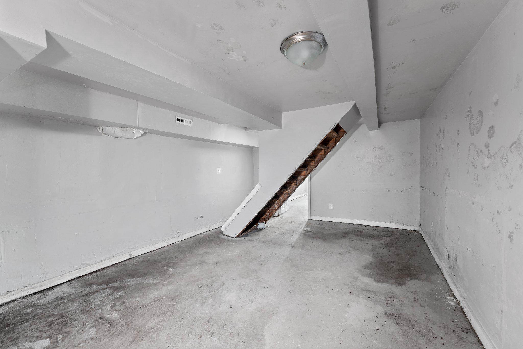 BROADWAY EAST - Residential