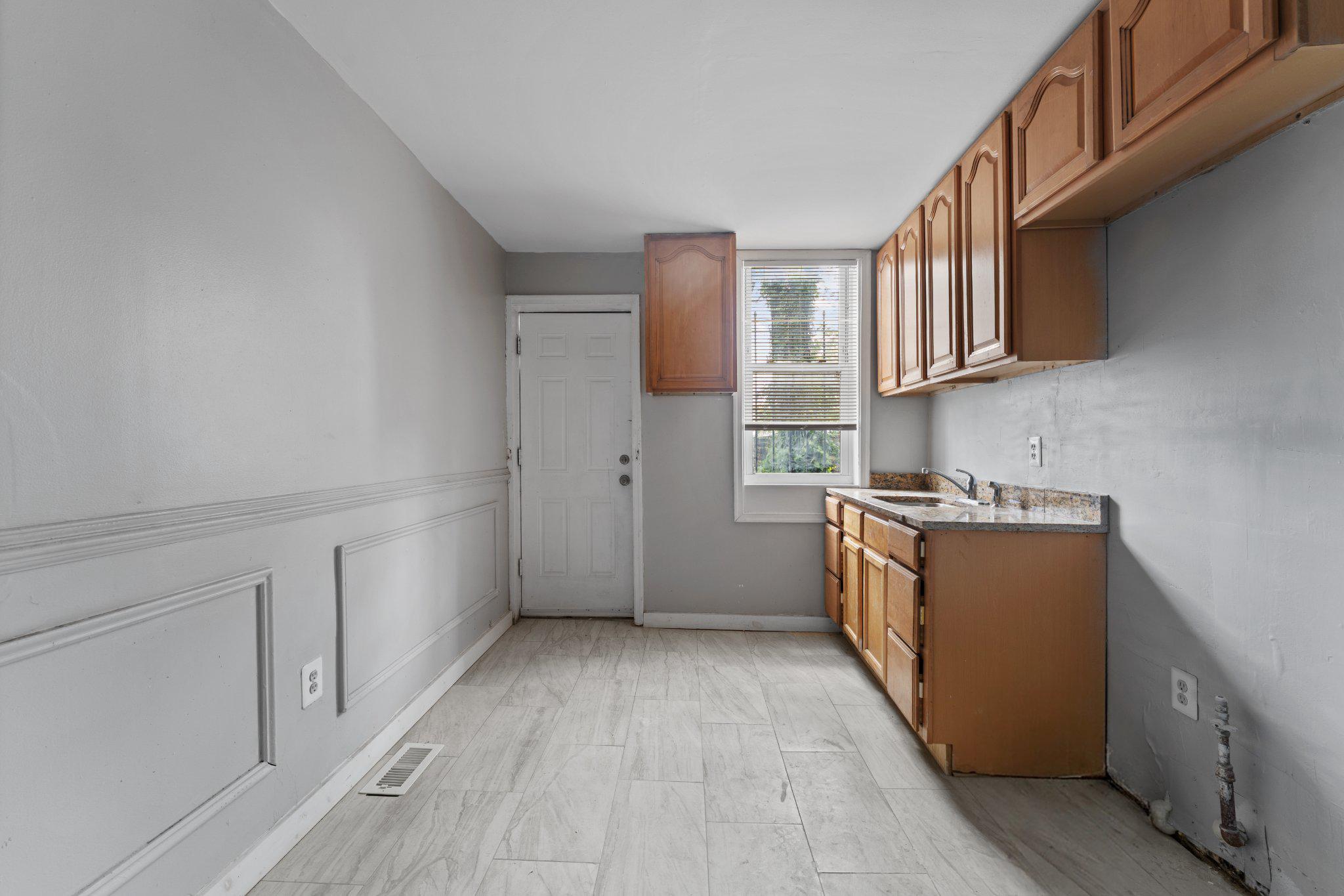 BROADWAY EAST - Residential