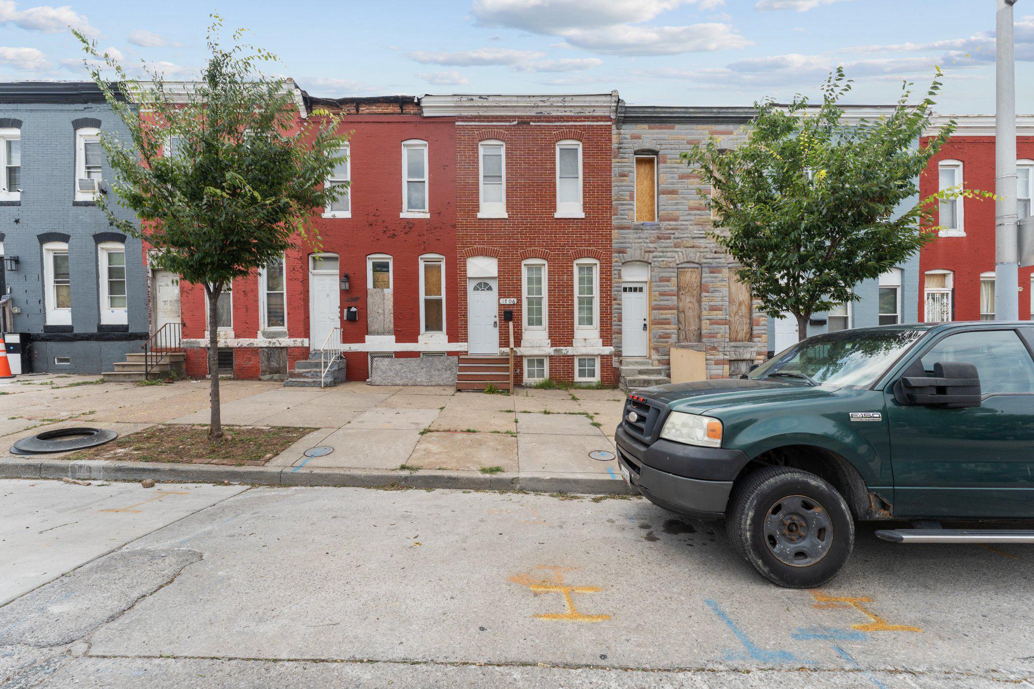 Are you looking for an investment opportunity with strong upside potential?

Don't miss this chance to add to your portfolio in an area experiencing ongoing redevelopment and revitalization. With after-repair values (ARV) exceeding $200,000, this property offers tremendous potential for investors and rehabbers alike.

This home already has some updates in place and is waiting for your vision and finishing touches to bring it to life. Whether you're looking to renovate and resell, create a rental property, or expand your investment portfolio, this is an opportunity you won't want to miss.

Are you ready to invest and build wealth through real estate? Schedule your showing today!
