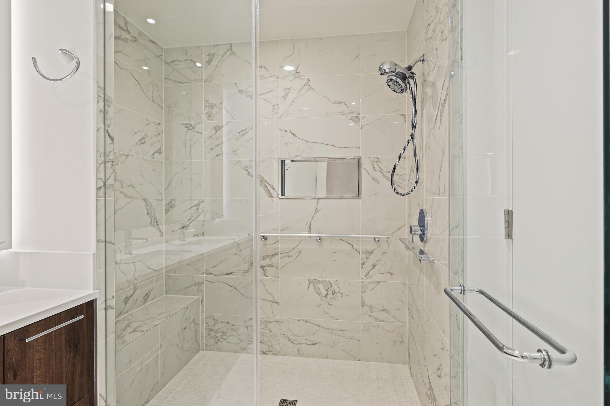 THE VERSE CONDO - Residential