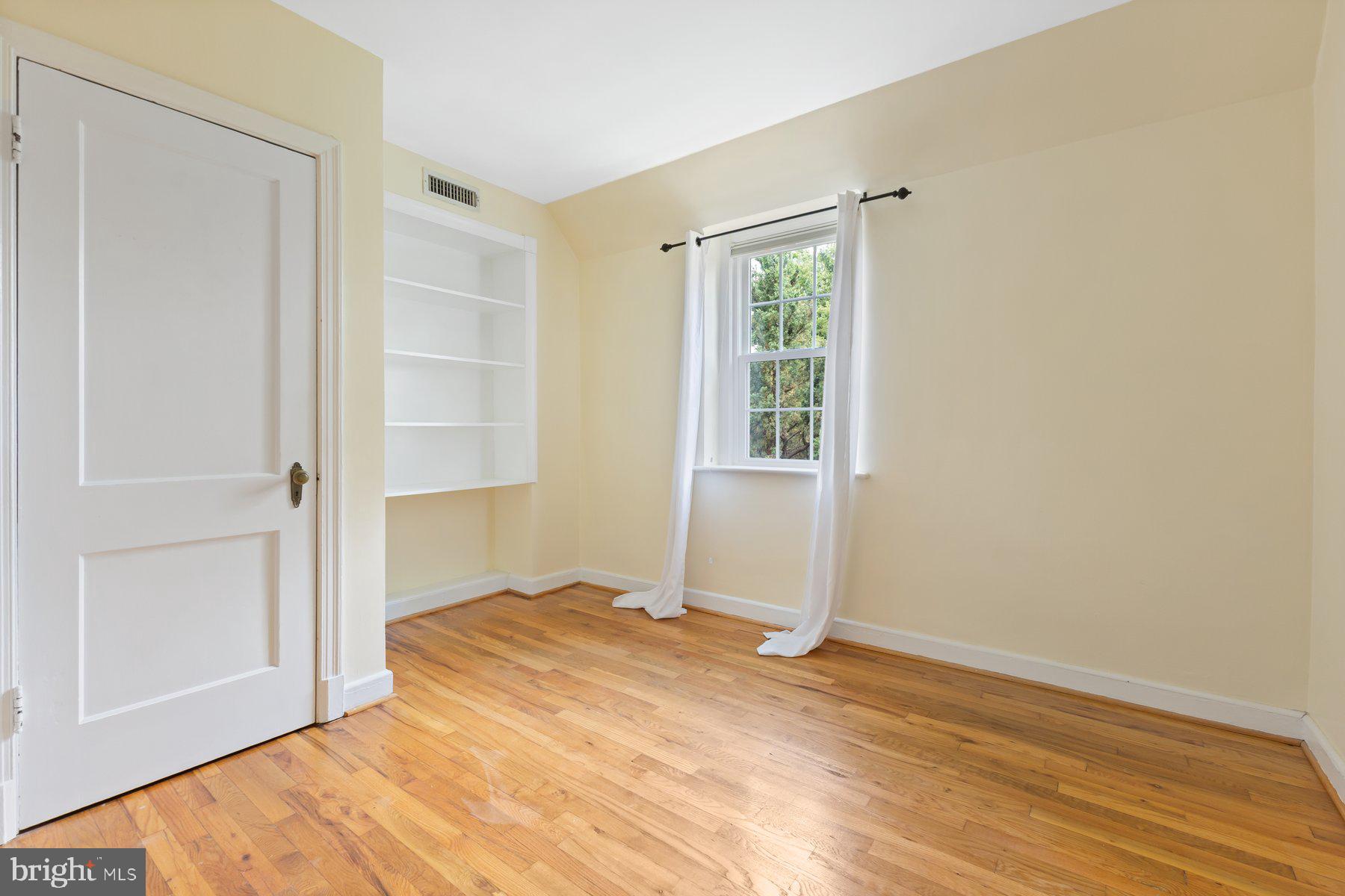 ARLINGTON VILLAGE - Residential Lease