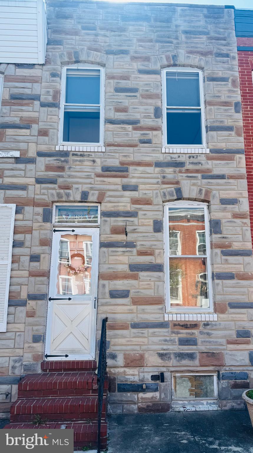 ​**AGENTS** PLEASE READ AGENT REMARKS REGARDING SHOWING INFO** We're excited to share a unique investment opportunity on Reynolds Street in Locust Point!​ This property offers tremendous potential, with ample space for parking and expansion. Please note that the home is being sold as-is​ / where is, and ​considering cash, hard money, or 203k loan offers only.​ The home has been completely cleared out and is ready for your immediate viewing. Please come take a look at your earliest convenience! Seller prefers Liberty Title to facilitate settlement due to preliminary title work completed. Contact Pete Creager directly with questions!