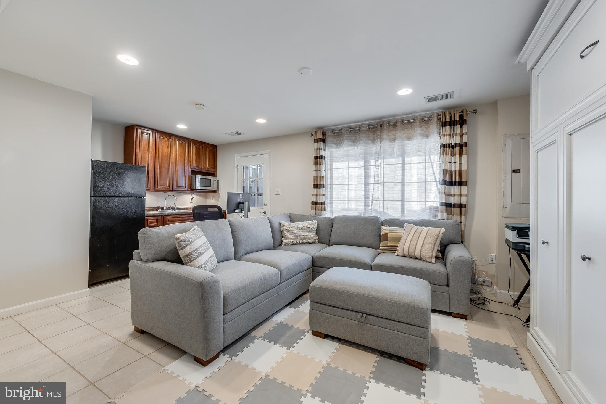 RESTON - Residential
