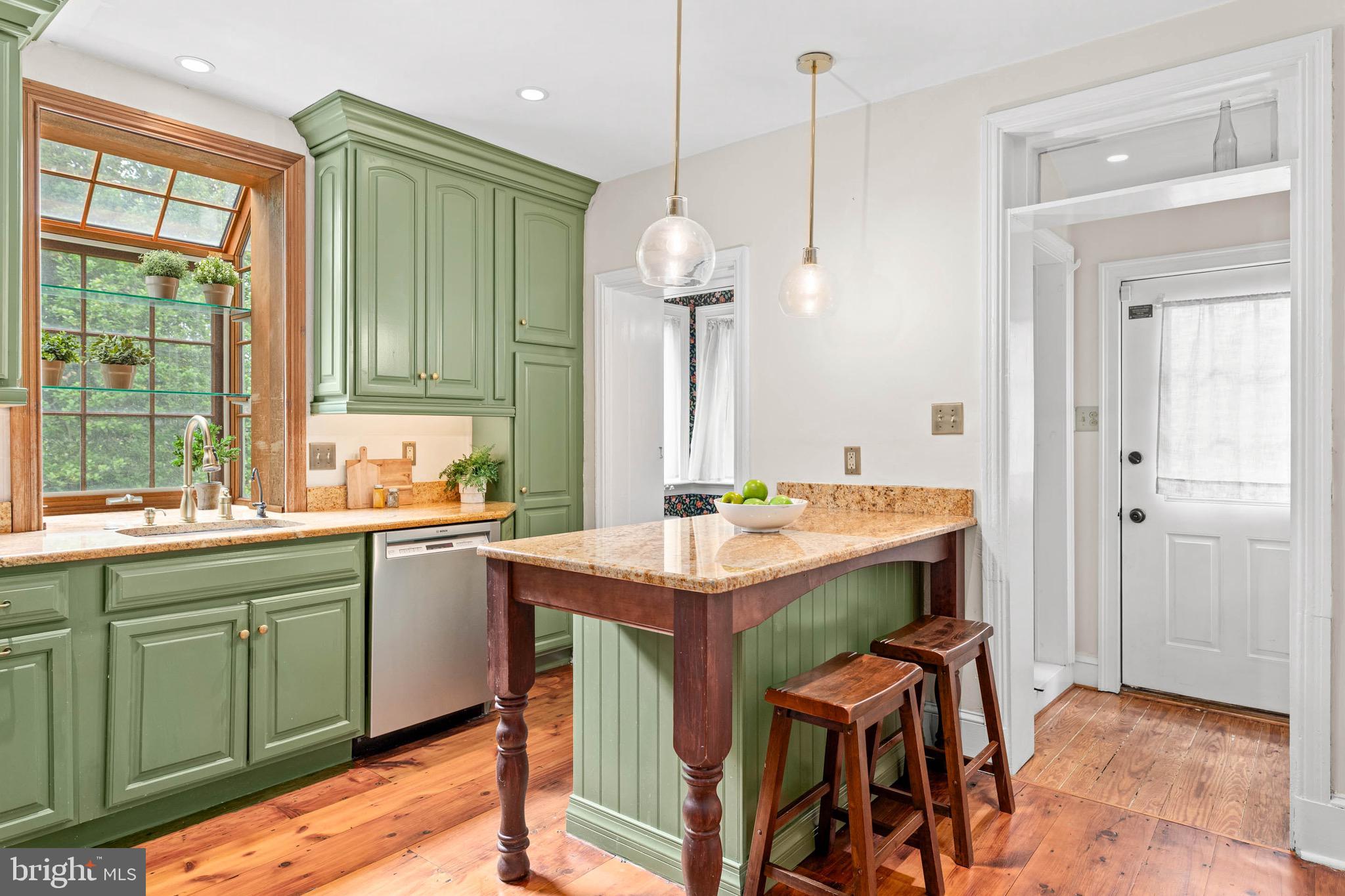CHESTNUT HILL - Residential