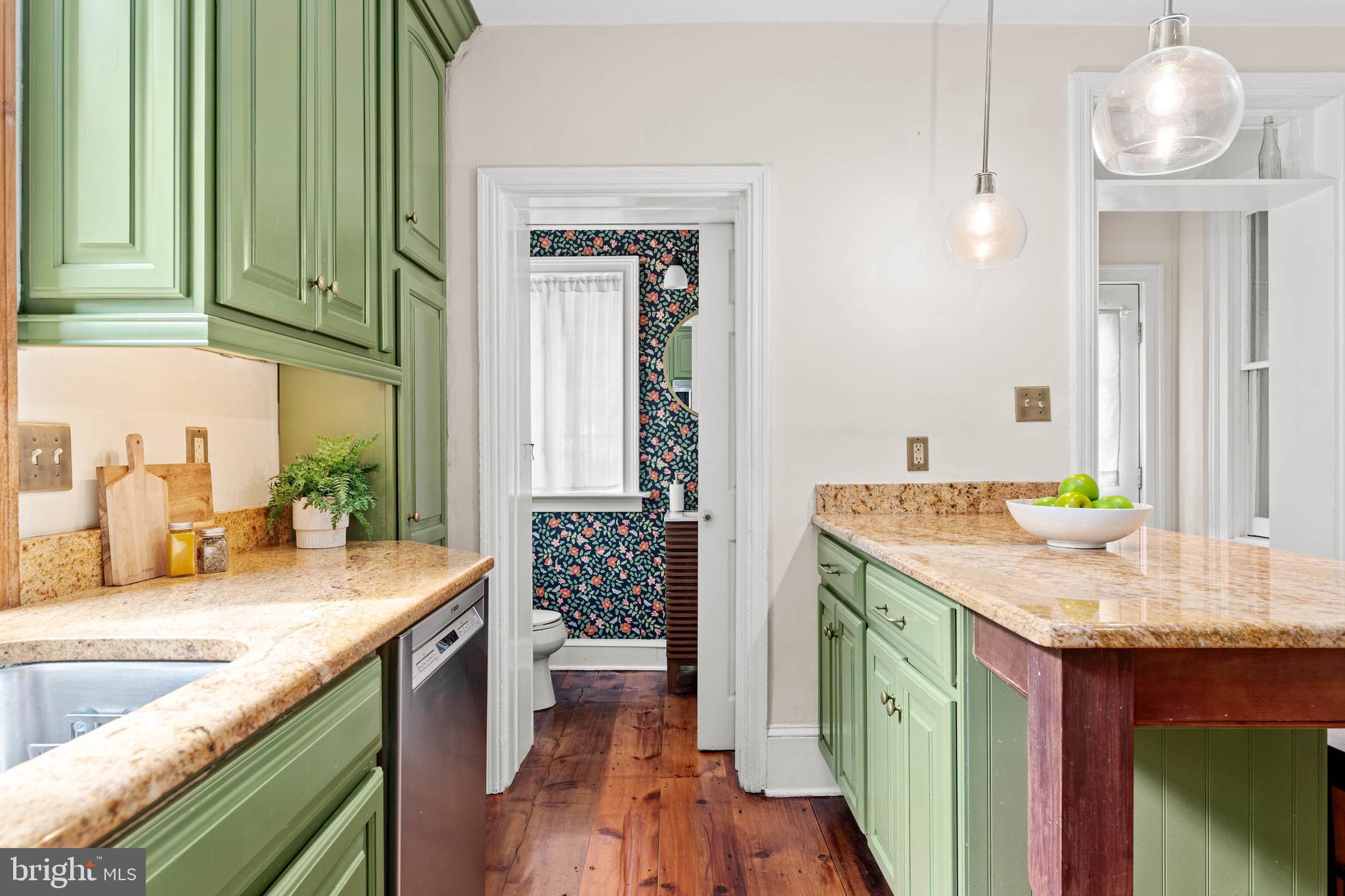 CHESTNUT HILL - Residential