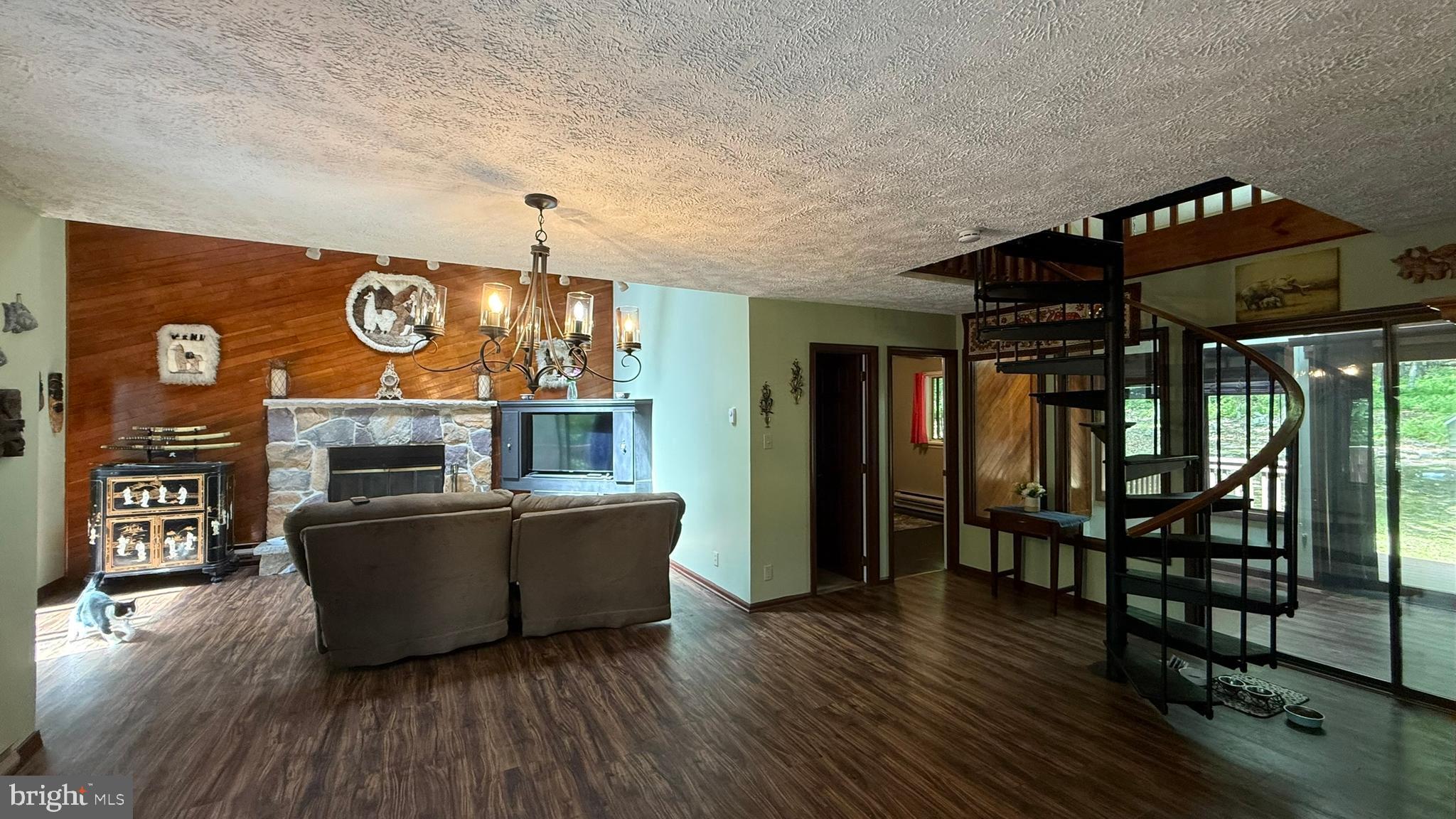 SAW CREEK ESTATES - Residential