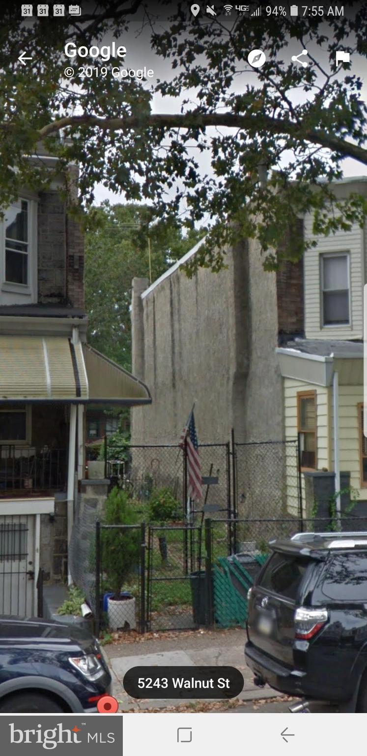 building lot, this is a cash as is sale. 10% deposit and proof of funds required, buyer responsible for U & O. Seller requests that buyer use Sellers title company for title insurance and settlement services. All offers will be presented. Drive by to show.