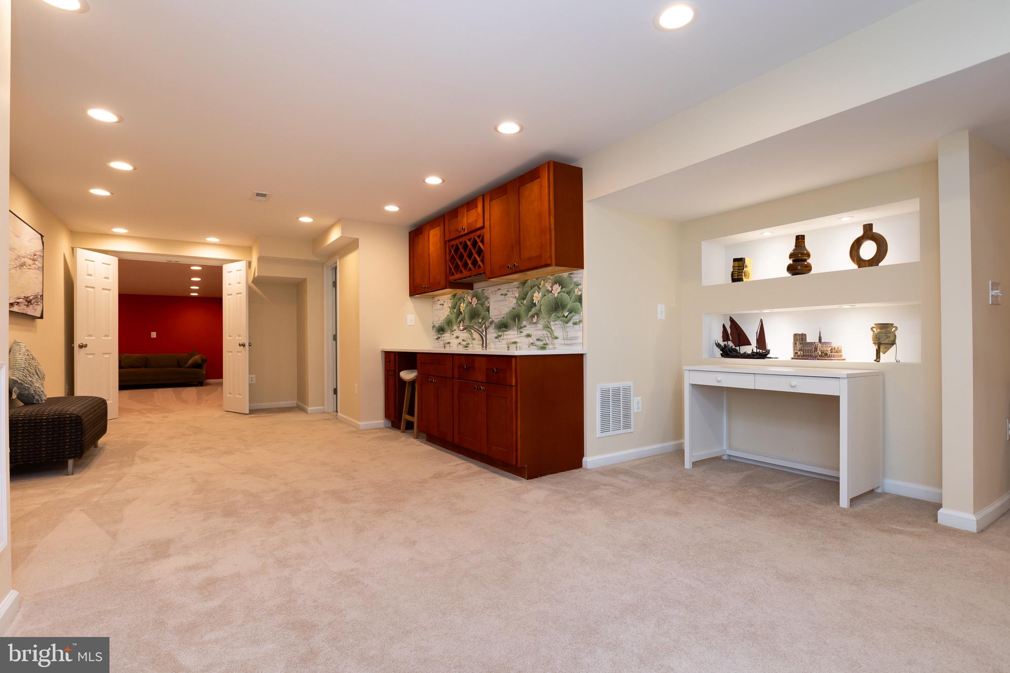 VILLAGE OF RIVER HILL - Residential