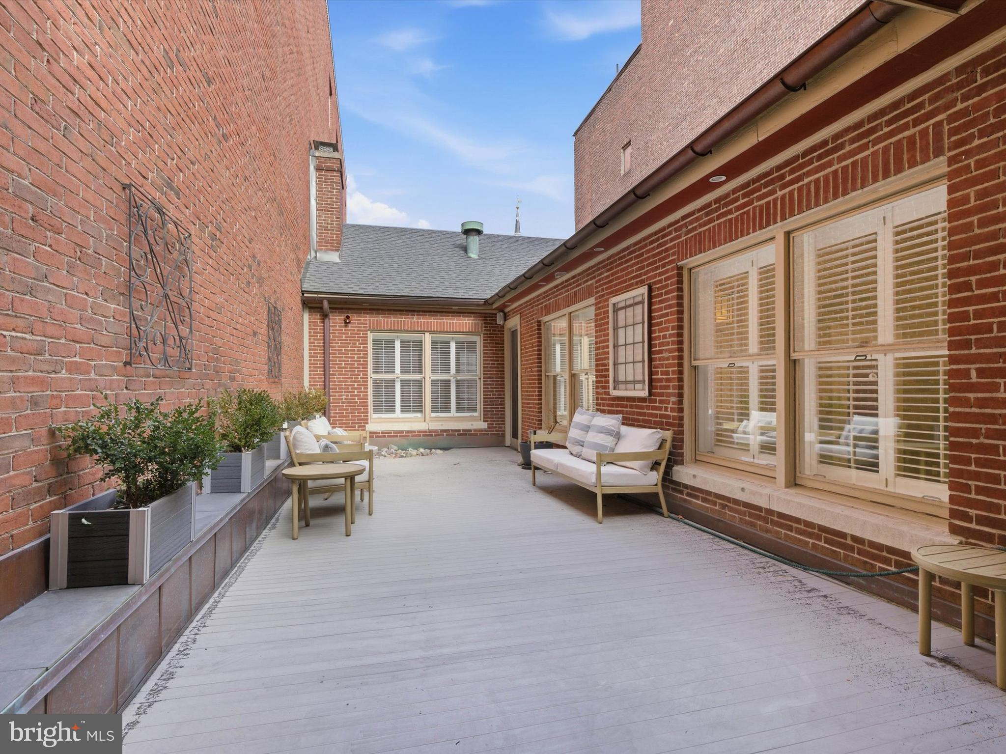 CENTRAL BUSINESS DISTRICT - Commercial Sale