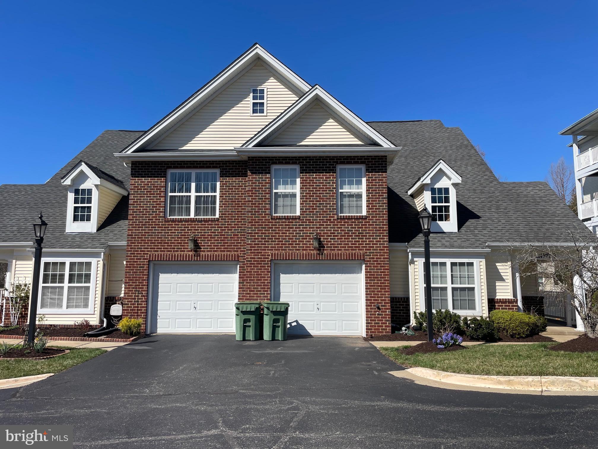 Age Restricted Housing (62+). Nice and quiet leaving space near Kentland in Gaithersburg. Hardwood floor for main level, tiles floor in the kitchen, big window and French door in main area, washer, dryer, balcony next to main level, one garage. Community features including activities area, big kitchen, and exercise room. Convenient for shopping, restaurants, doctor offices, and hospital.