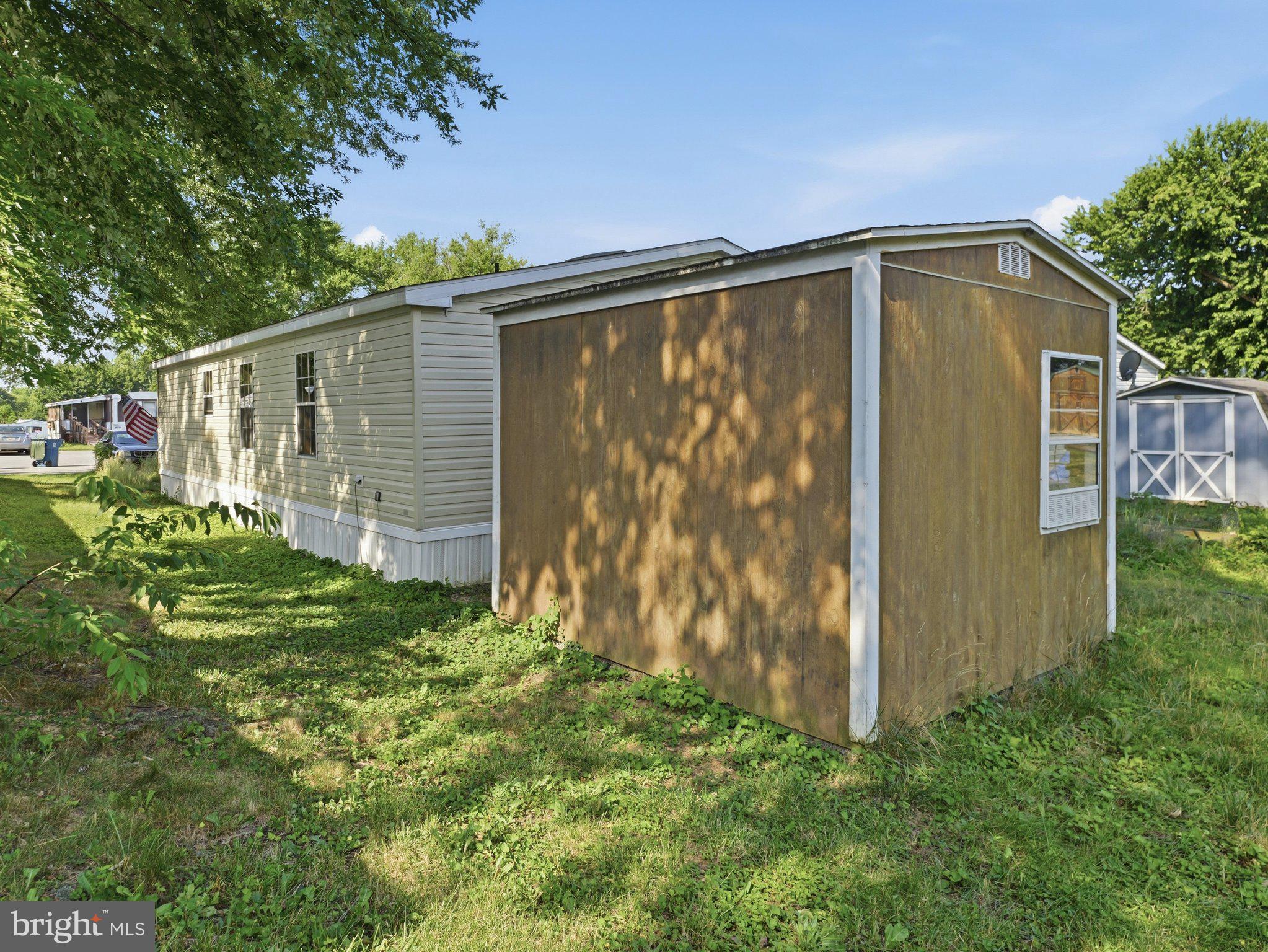 LAKESIDE VILLAGE - Residential