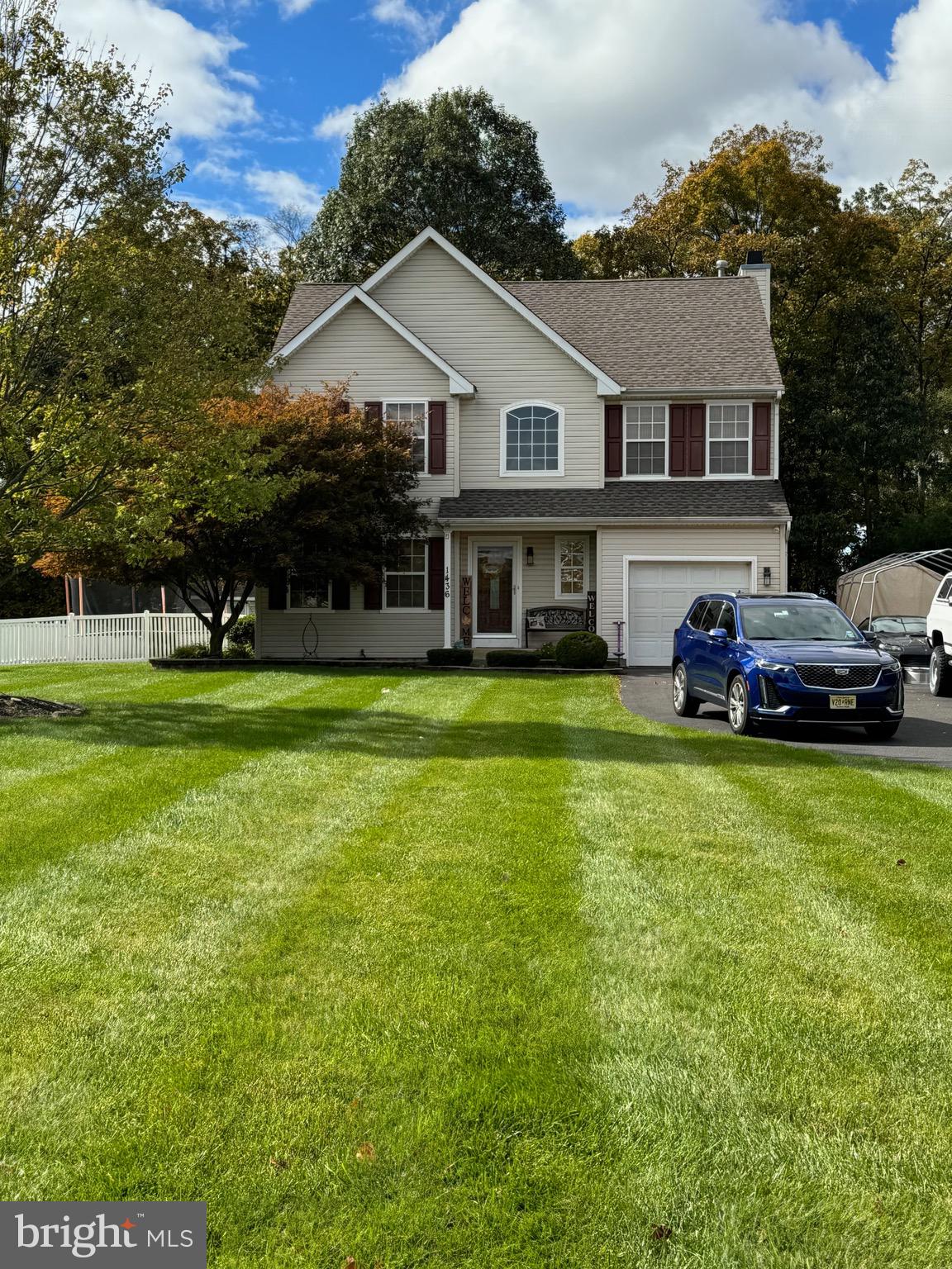 Open and spacious  2 story colonial in a great suburban location! Featuring 3 bedrooms and 2 1/2 baths, you'll love the 2 story ceiling in the foyer and the great room. The kitchen has tile flooring and 3 year old appliances-with an awesome double gas oven! The bedrooms are good sized with ample closet space (walk in closet in the master bath), and upstairs are two full baths. The kitchen is large enough to eat in, plus there's a dining room! The basement is mostly finished, with a bar and large family room. The almost half acre yard is fenced in, the heating system is gas, roof is about 10 years old and the house is totally in move in condition.