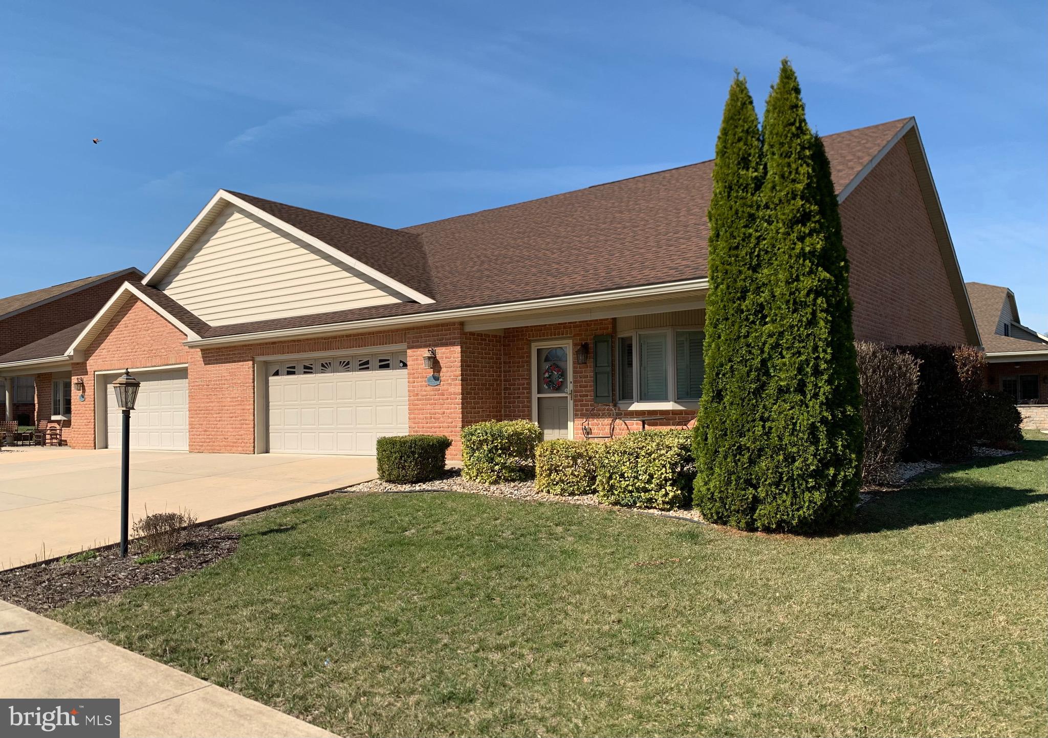 EMERALD POINTE - Residential