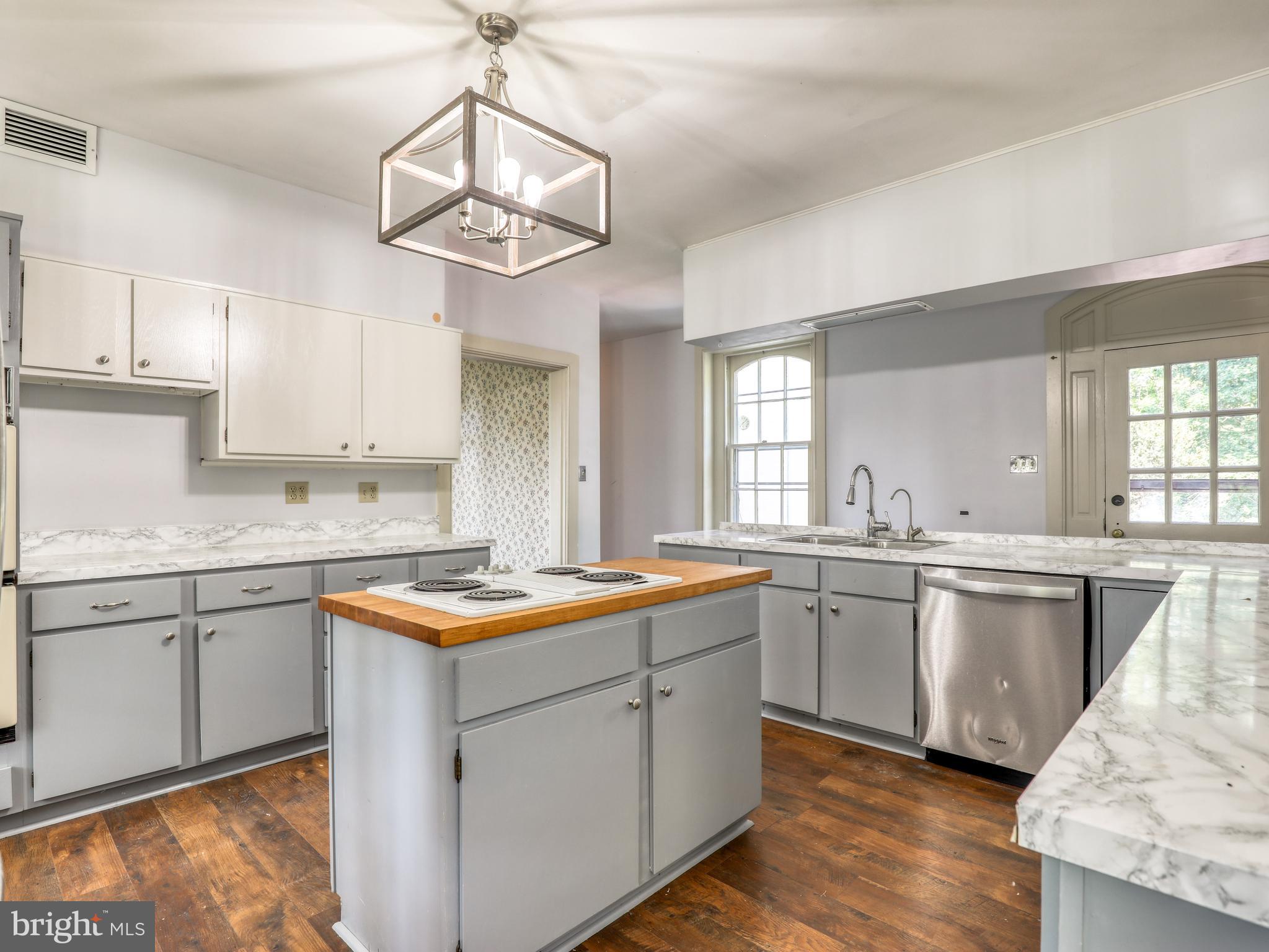 HISTORIC DOWNTOWN WINCHESTER - Residential