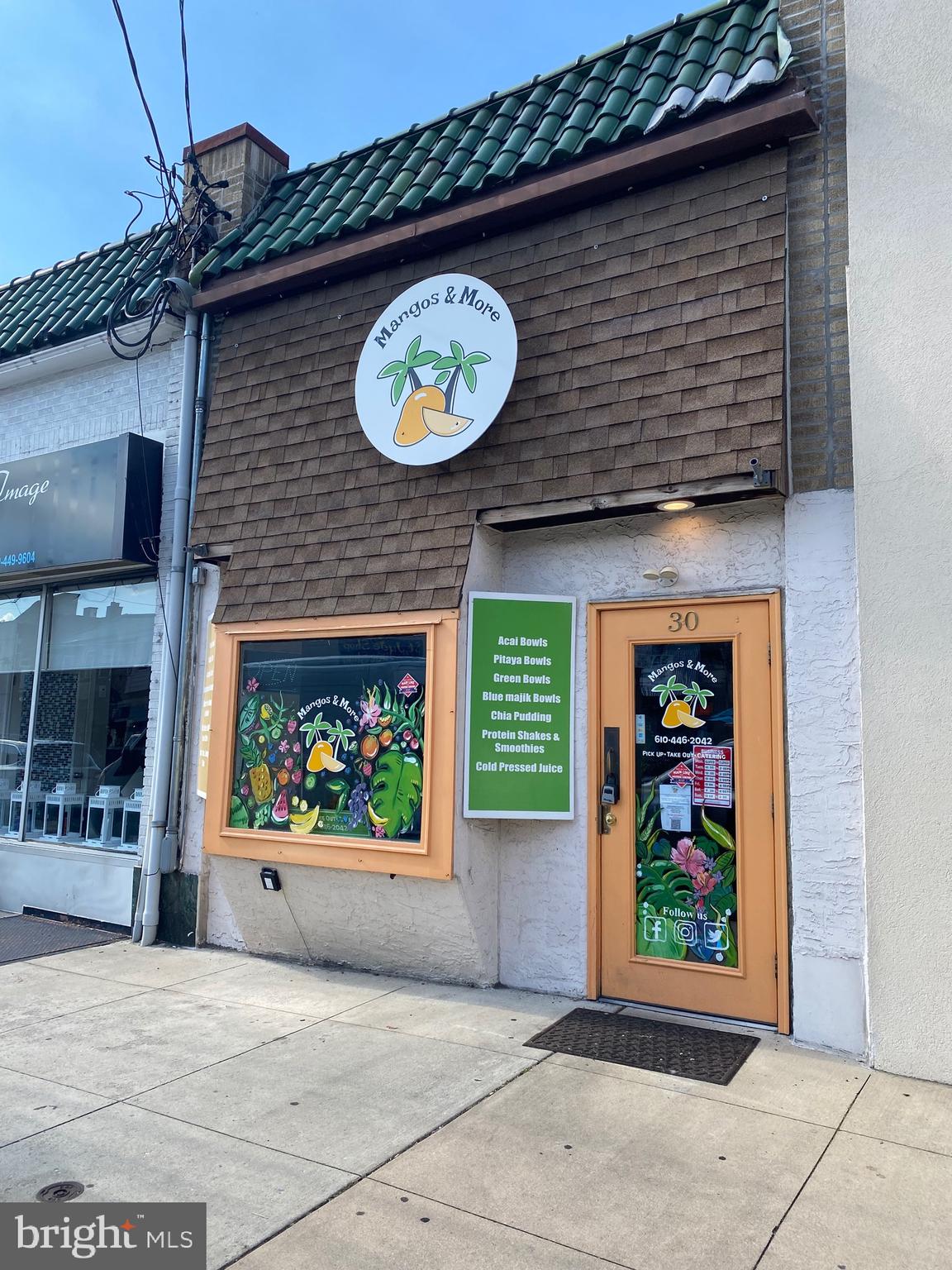 Store front located in the heart of Havertown in a very active commercial area, street parking and municipal lot directly across the street. Currently set up for food service but could be used for a variety of commercial uses. Ideal for a coffee shop, retail space or endless other possibilities. Includes access and use of basement.