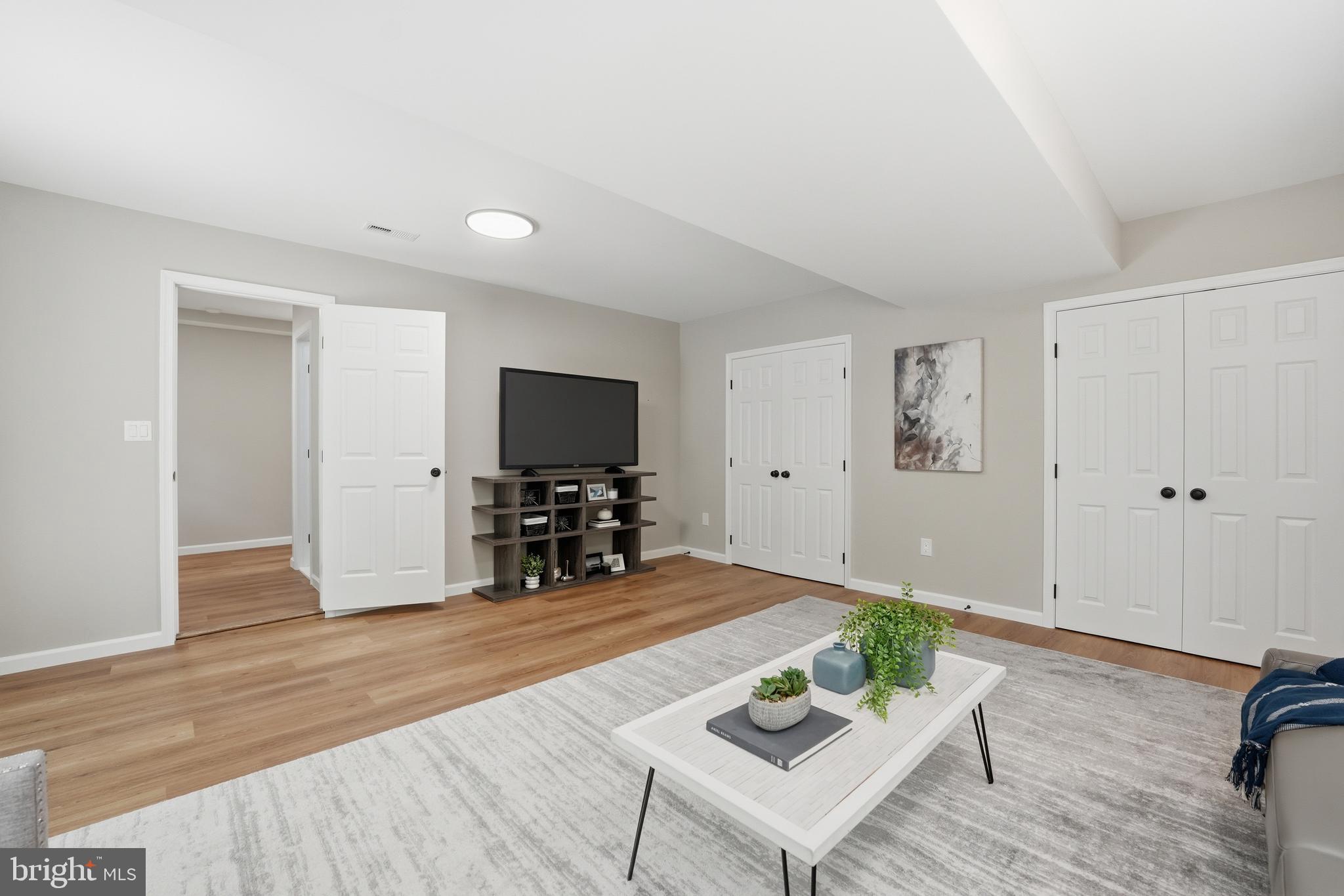 NYLAND ESTATES - Residential