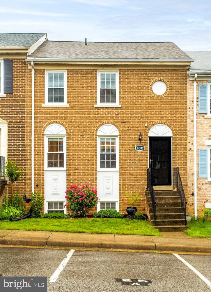 WILLIAMSBURG SQUARE - Residential