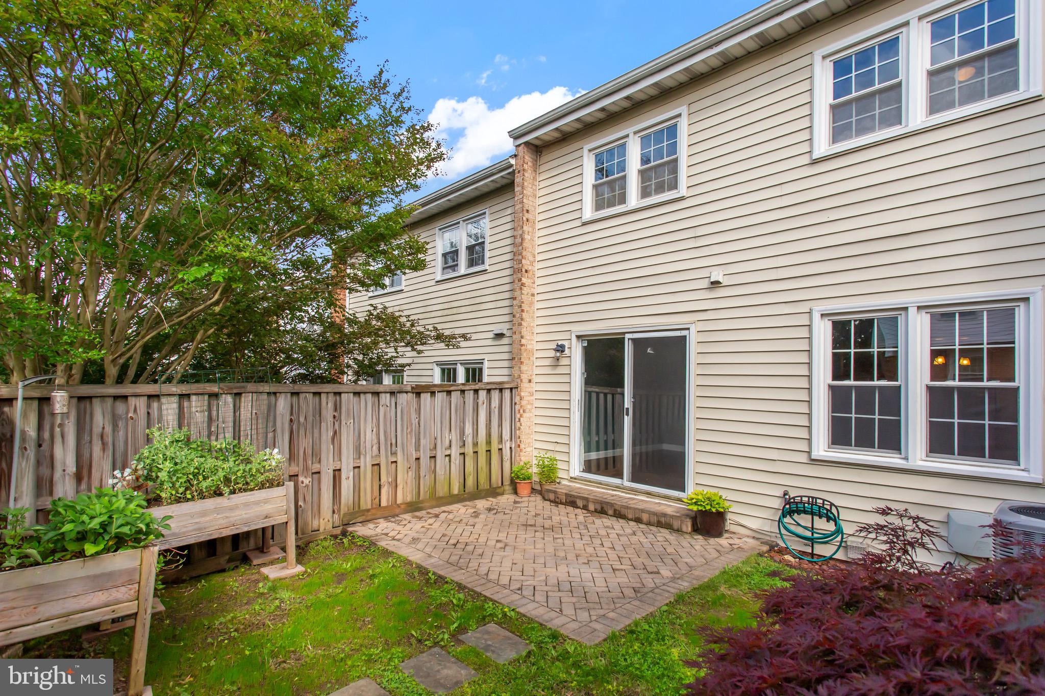 WILLIAMSBURG SQUARE - Residential