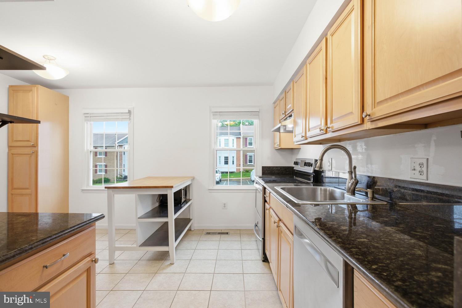 WILLIAMSBURG SQUARE - Residential