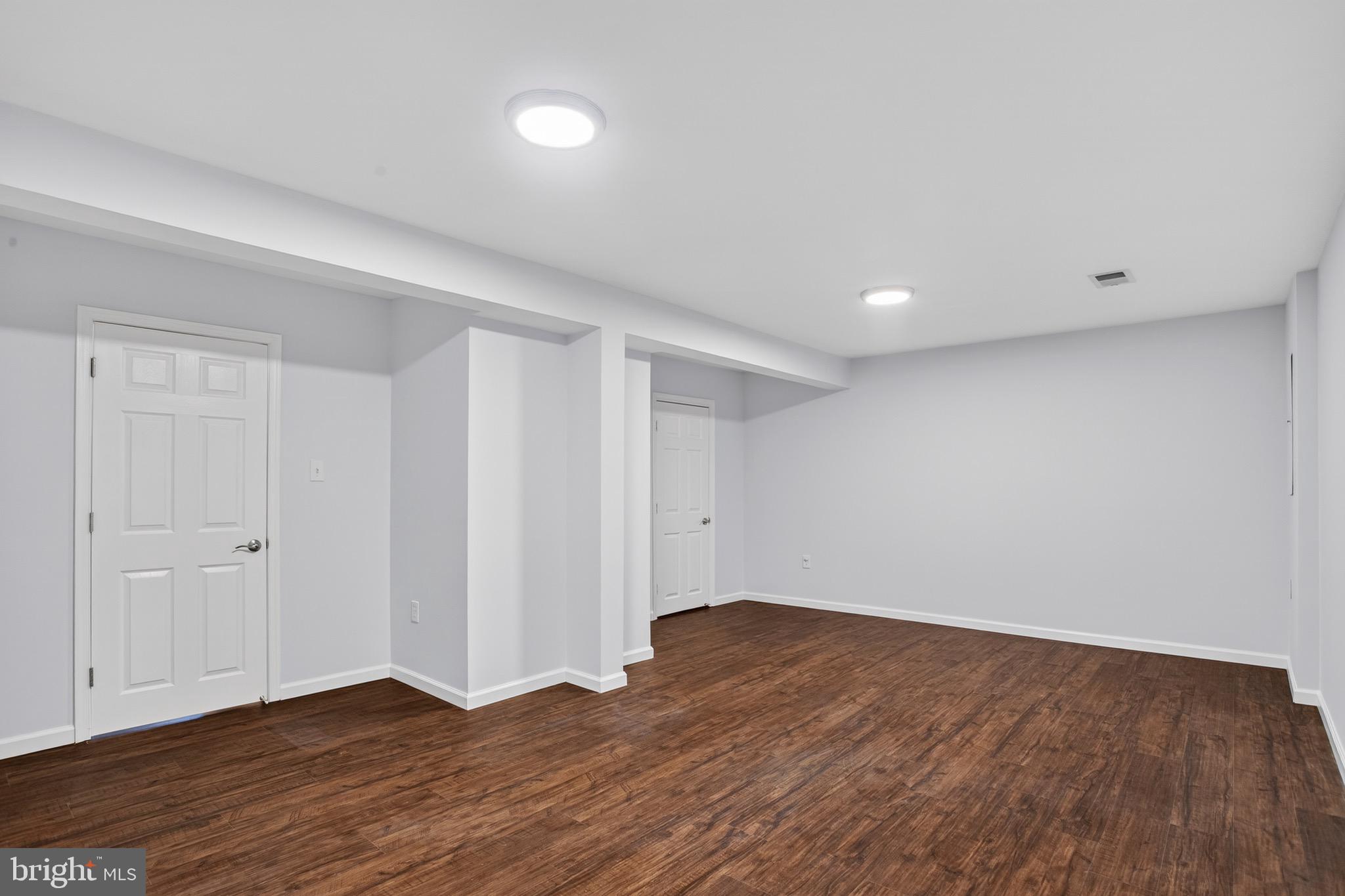 WILLIAMSBURG SQUARE - Residential