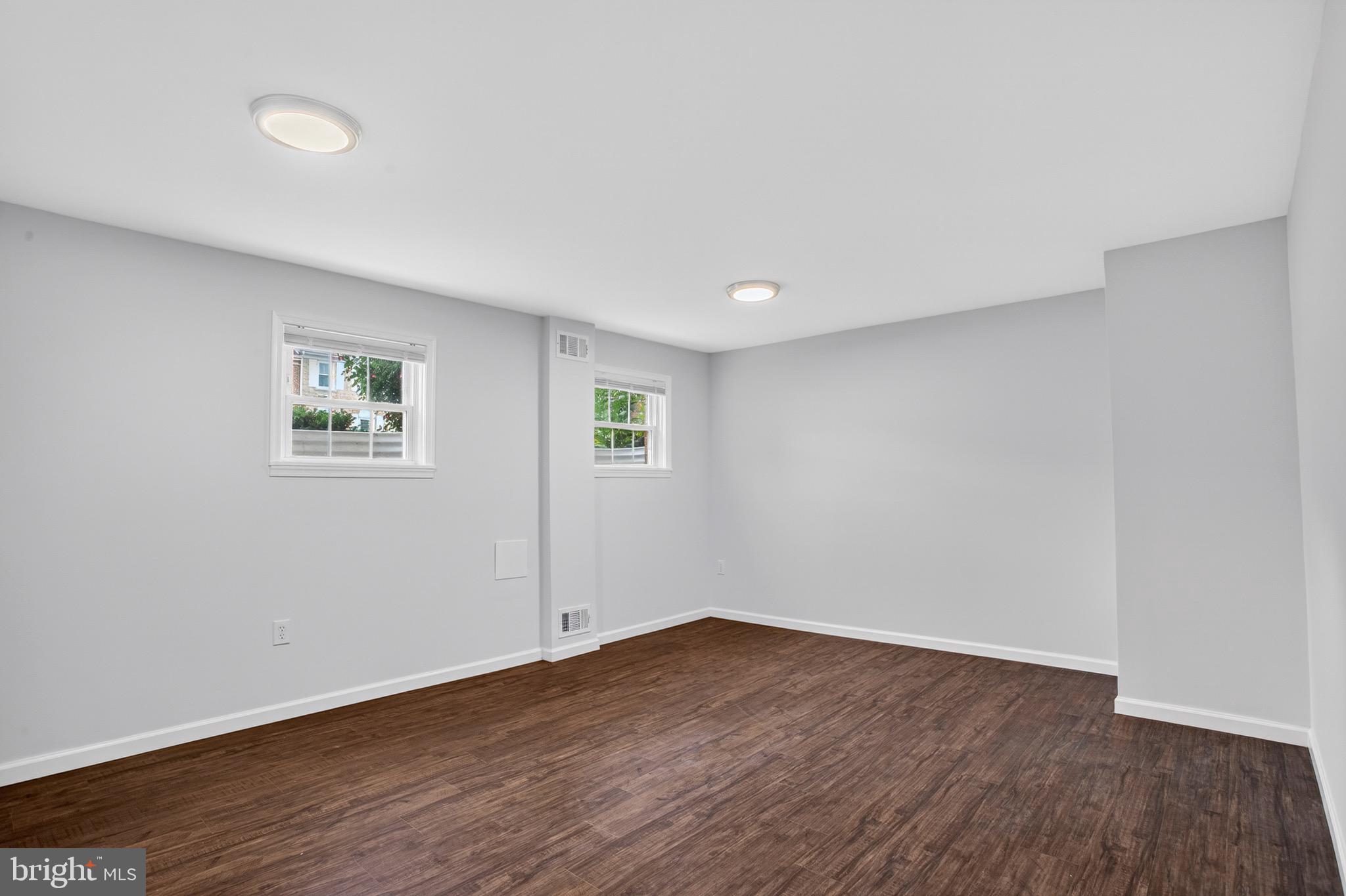 WILLIAMSBURG SQUARE - Residential