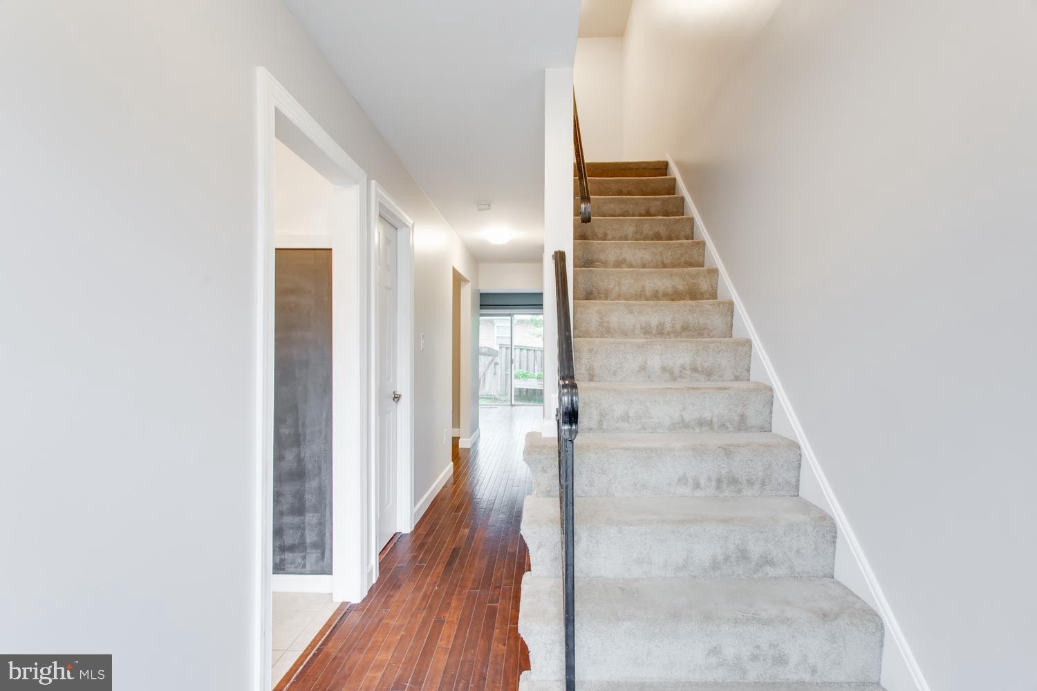 WILLIAMSBURG SQUARE - Residential